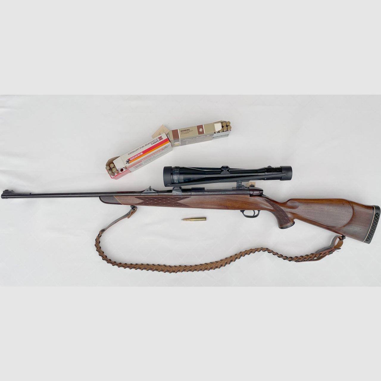 Repeater rifle - Absolutely LIKE NEW - Premium brand: Sauer Weatherby - Europe Cal. - .30 - 06 Springfield -