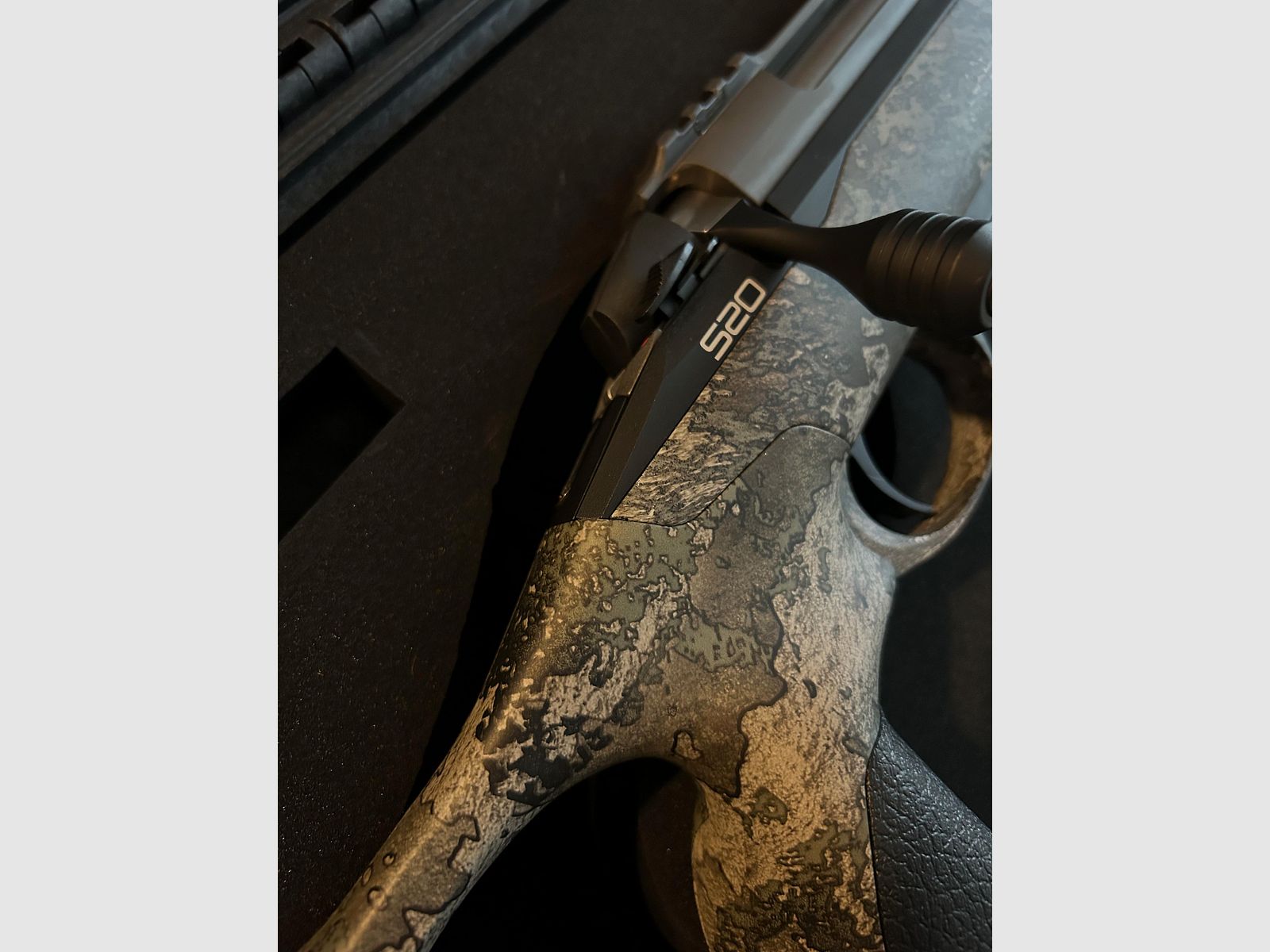 ¡Oferta combinada increíble! Sako S20 + SVEMKO Pure S silenciador | Cal 6.5mm / 0.25, Montaje rápido | Hunter 6,5 Creedmoor Cerakote True Timber Strata LL 51cm Camo *NUEVO*