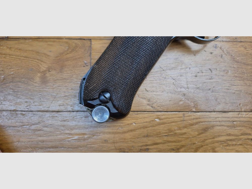 Sehr seltener Luger P08, genannt „Mauser Banner“ – Polizei-Waffe, hergestellt von Mauser im Jahr 1942 – Kaliber 9×19 – Eine der 25.165 SS-Polizei-Waffen vom Typ Front Ost – Eine der 5.550 mit „1942“ und „Adler+L“ markiert – Ästhetischer und mechanischer Zustand außergewöhnlich – TBE+++, Bild 29 von 33