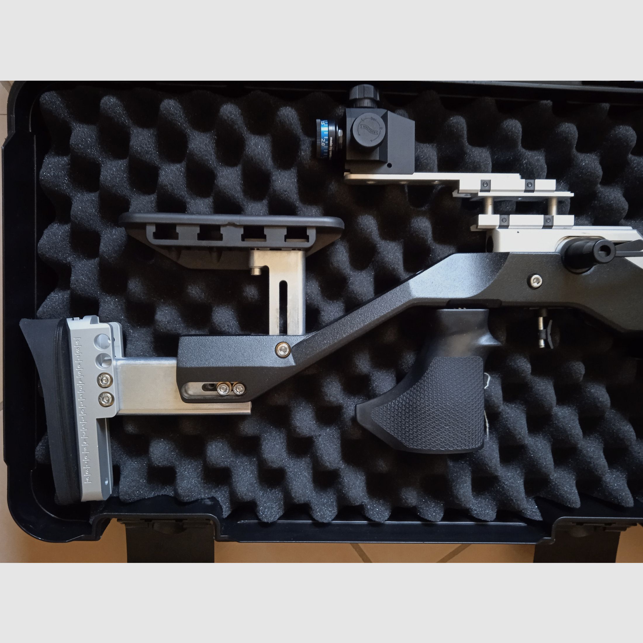 Neuwertiges Luftgewehr Typ Walther LG 400  Blacktec Aufgelegt mit Visiererhöhung incl. Koffer.