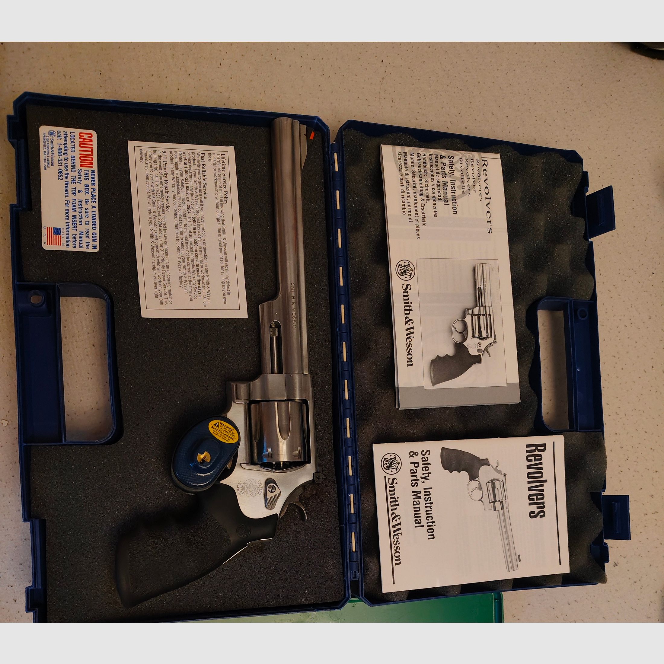 Smith & Wesson 629 , 44 Magnum