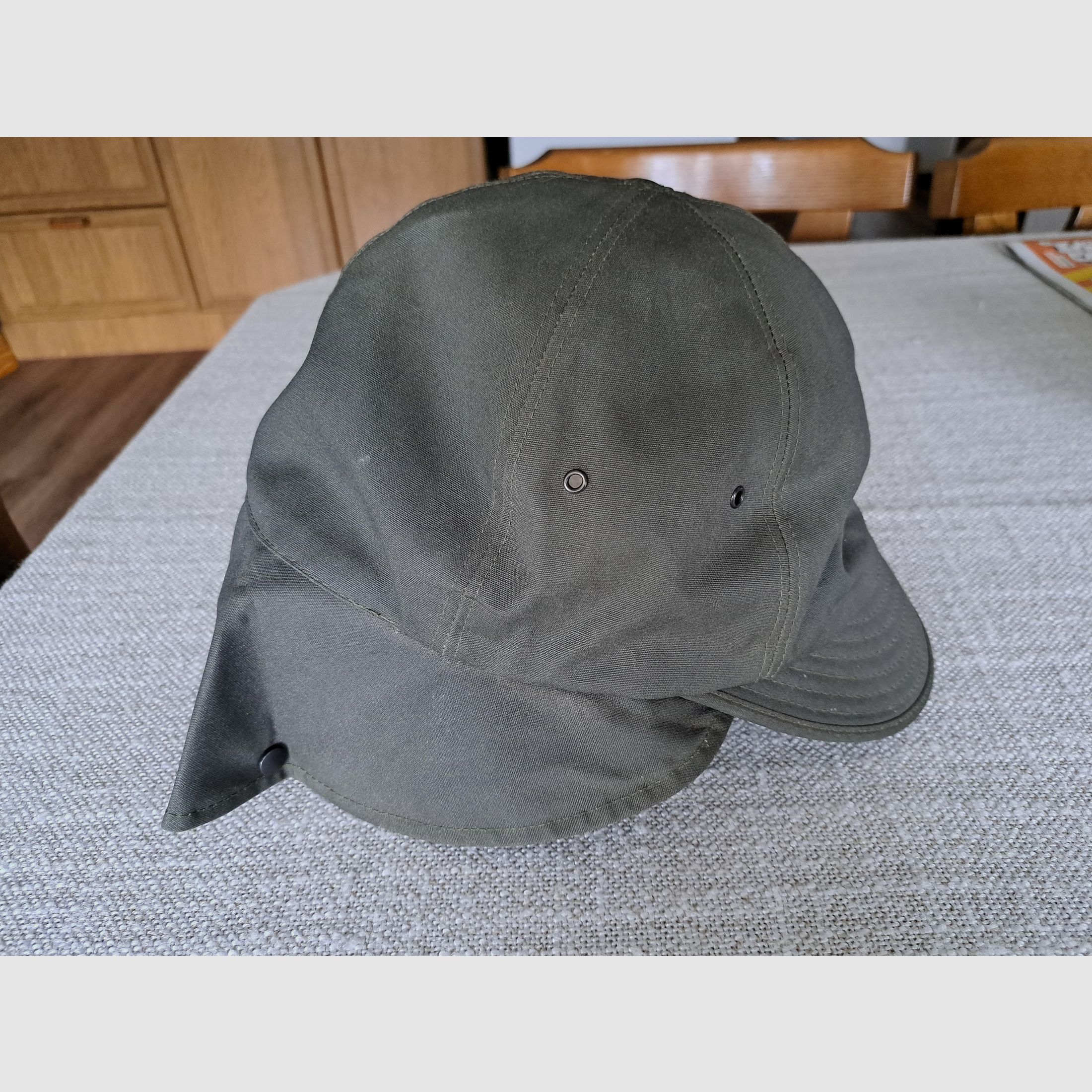 As new cap with neck protection from Colamtiss size 61