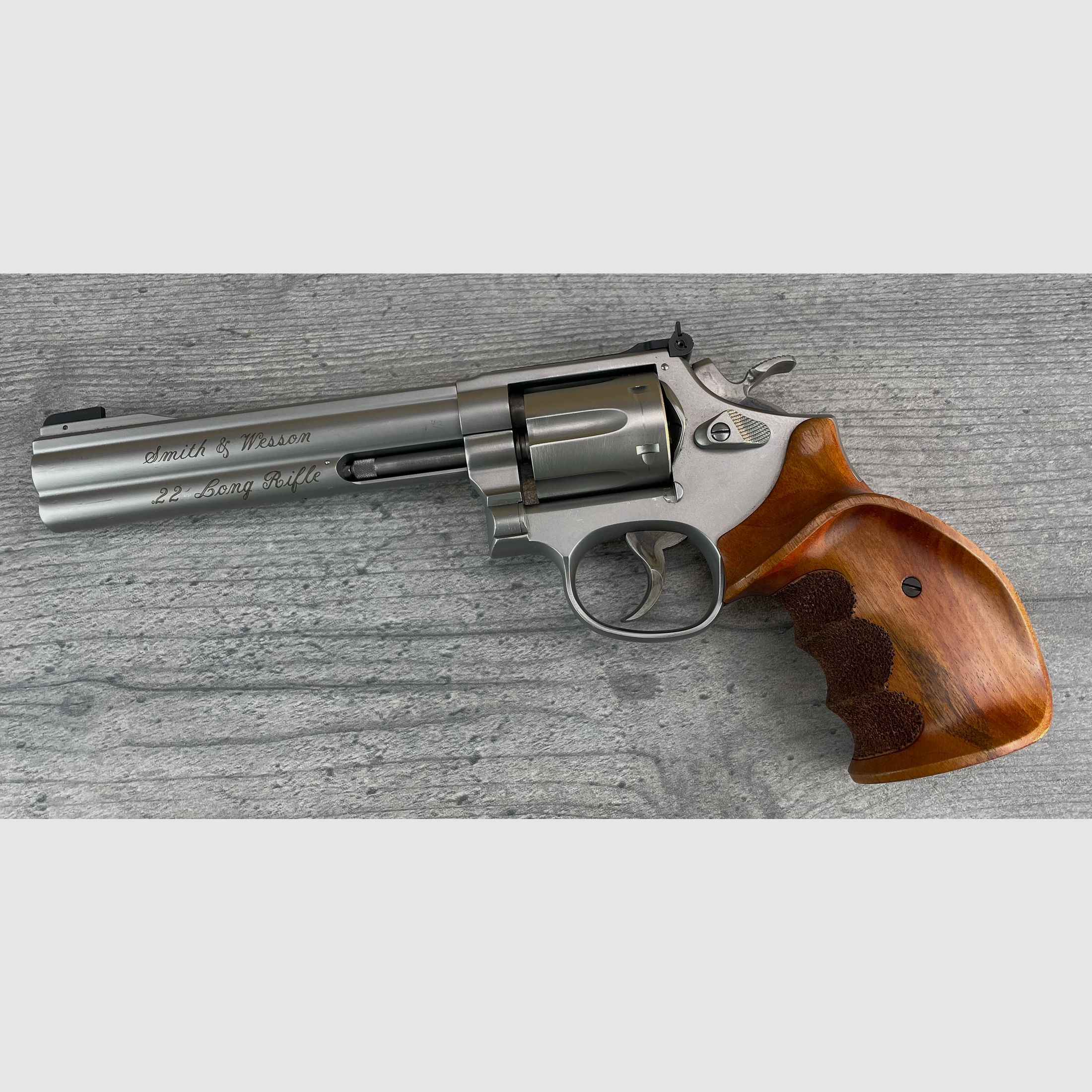 Smith & Wesson Mod. 617-1 Target Champion .22 l.r. impugnature in legno