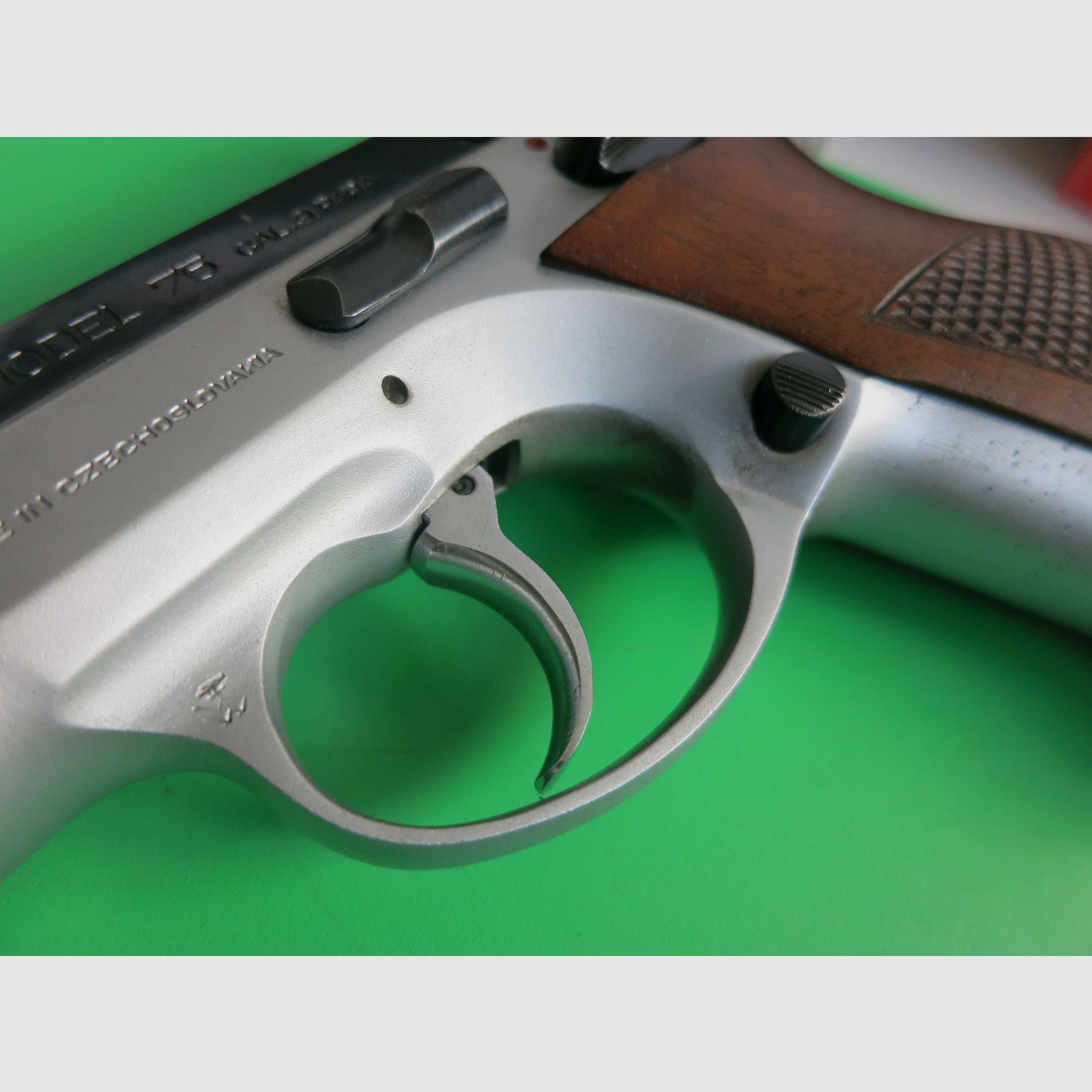 Brünner CZ75 DUO TONE o ČZ 75 (Česká zbrojovka), semiautomatica. Pistola auto caricatore calibro 9 × 19 mm       #28