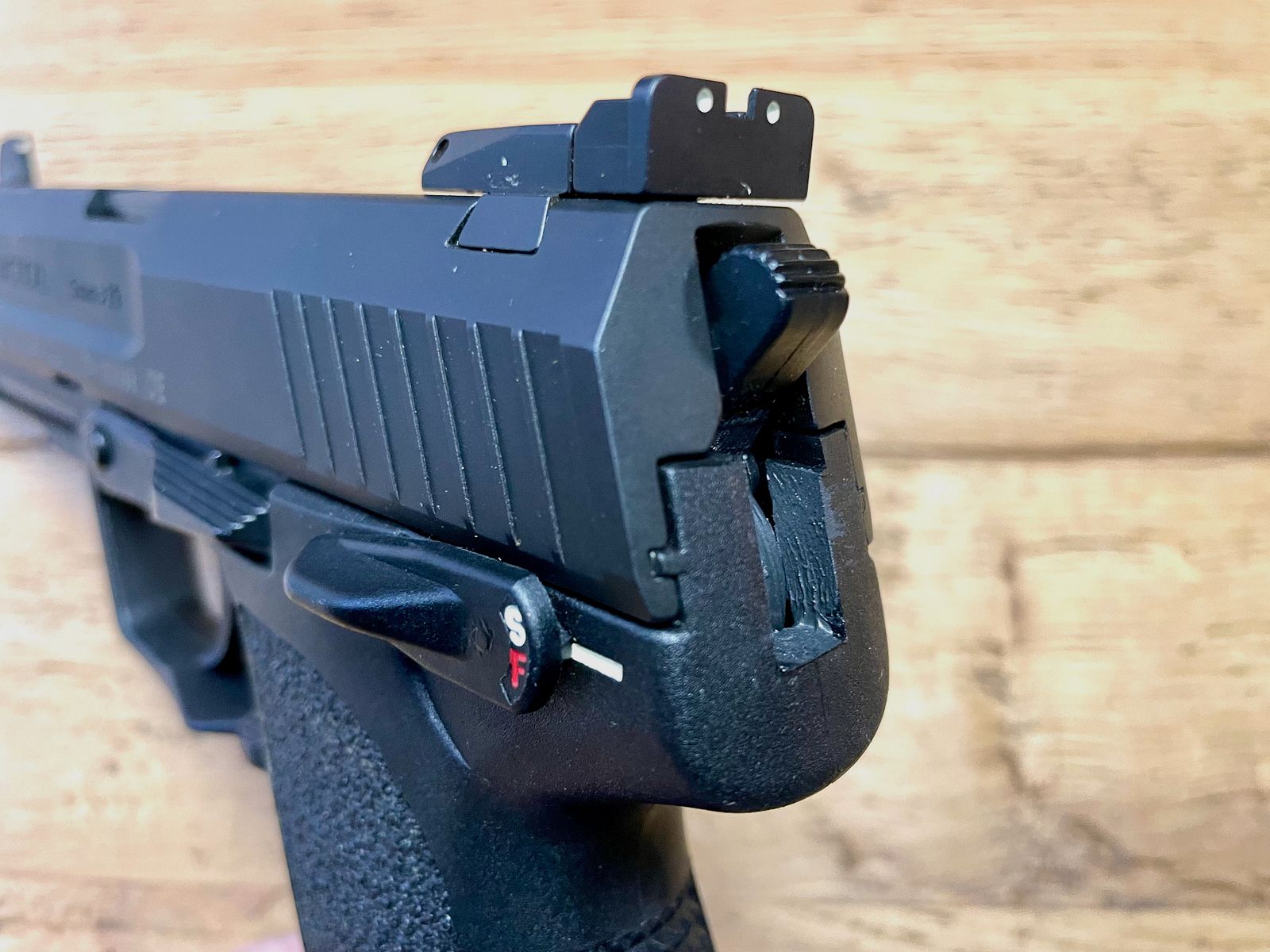 Pistola Heckler & Koch HK USP Tactical - 9mm