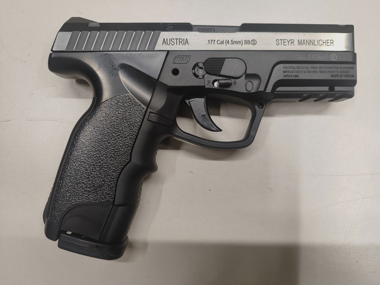 Steyr M9-A1 CO2 4,5mm BB Pistole