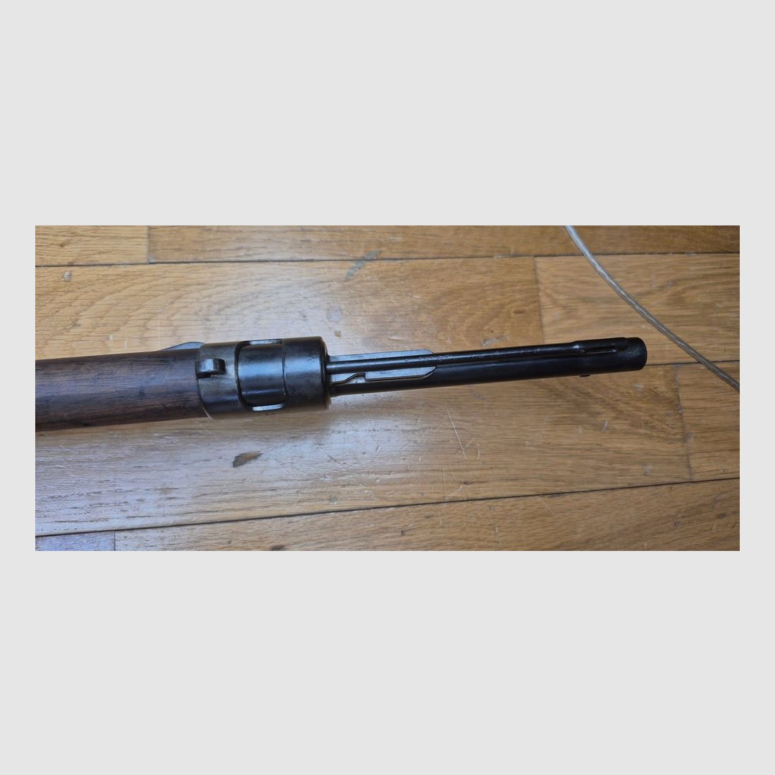Wunderschönes Gewehr G98 – Gewehr 1898 – Arsenal Spandau 1900 – Originalkaliber 8×57 IS – Vollständig monomatrikuliert außer der konformen Reinigungsstange – Original braune Lederriemen – Prestigeträchtige Zuordnung zum 1. Grenadier Kronprinz „1. R. 4. 150.“ – TBE+, Bild 16 von 31