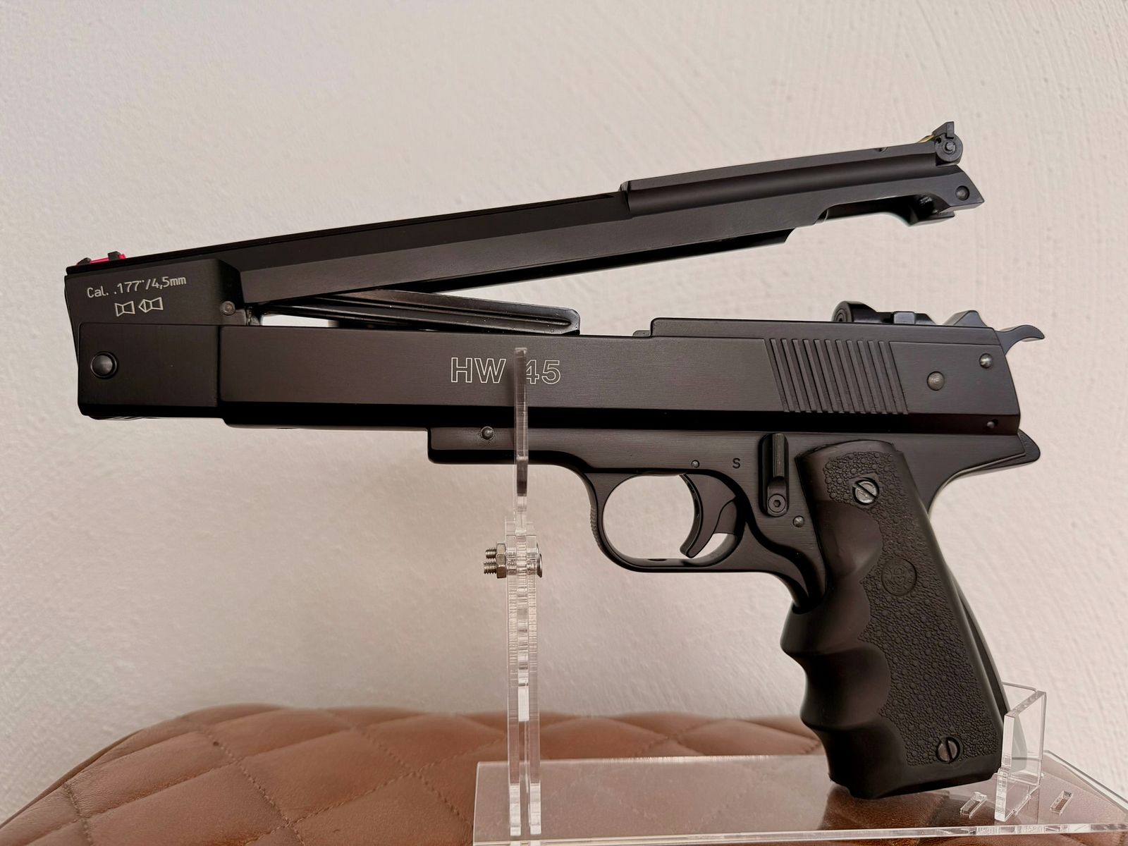 Luftpistole Weihrauch HW45 brüniert 4,5 mm Fiberoptik.