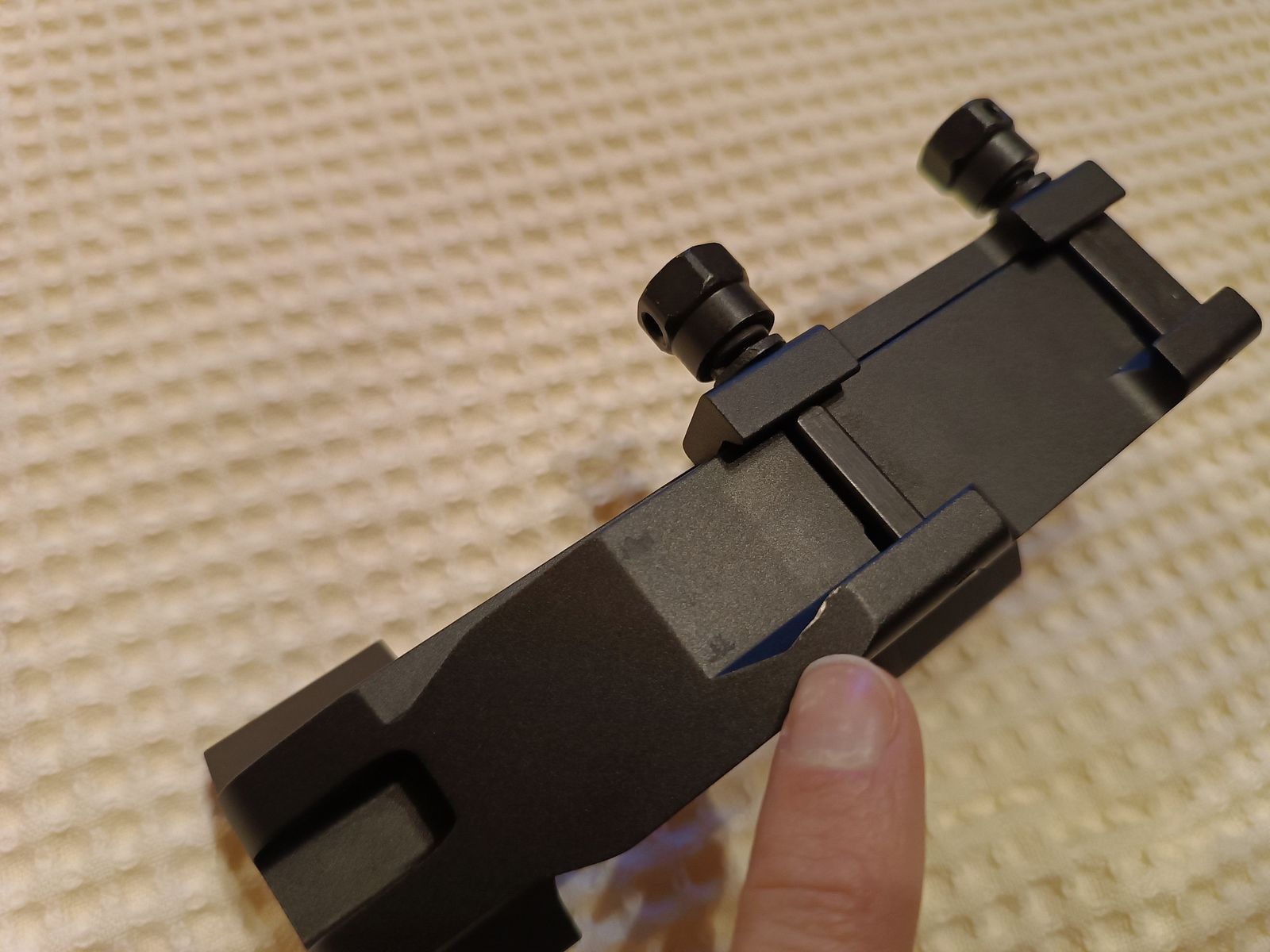 Burris P.E.P.R. scope mount with Picatinny rings. For a tube diameter of 30mm. Light signs of use.