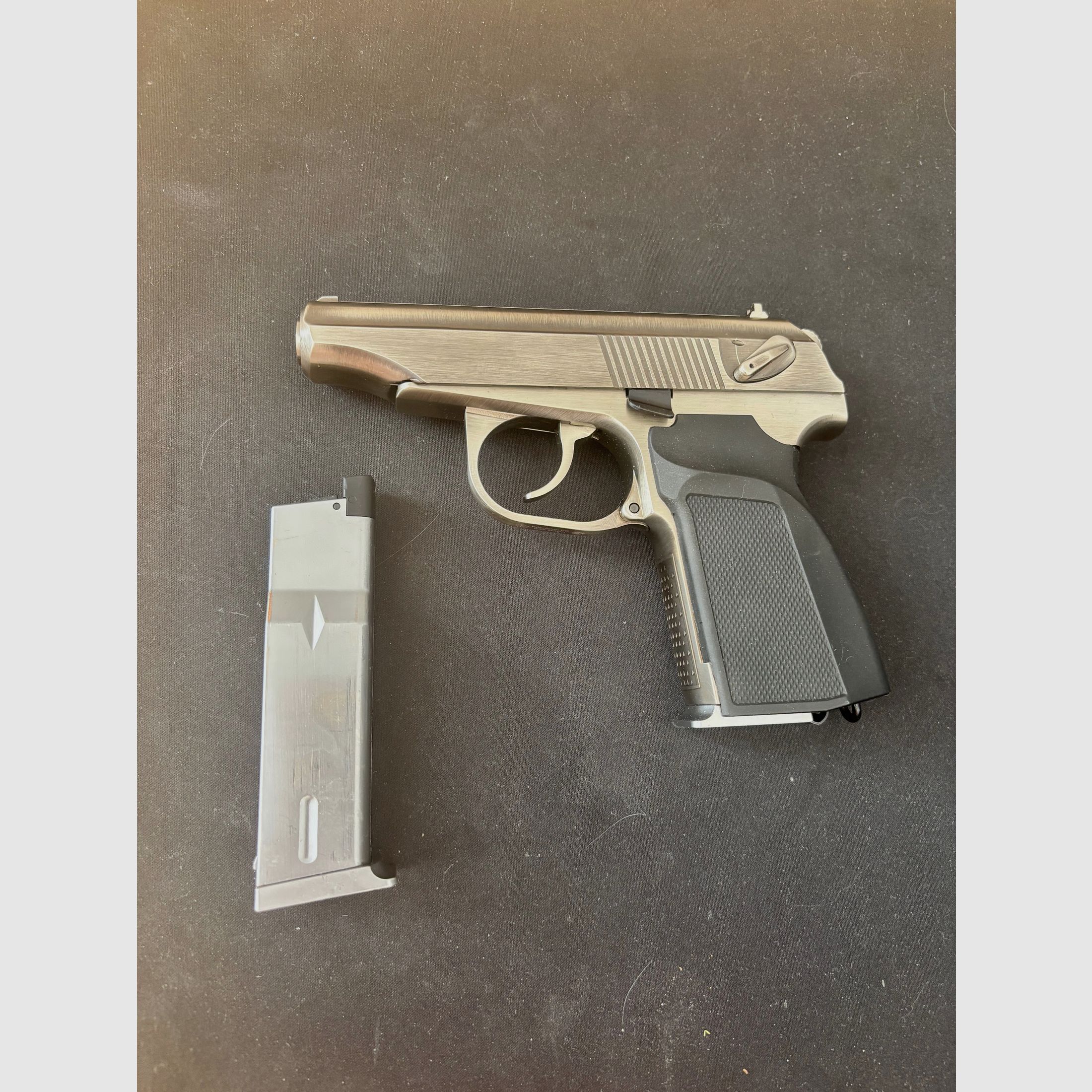 Makarov 6mm BB von K&Z MARA Airsoft Pistole
