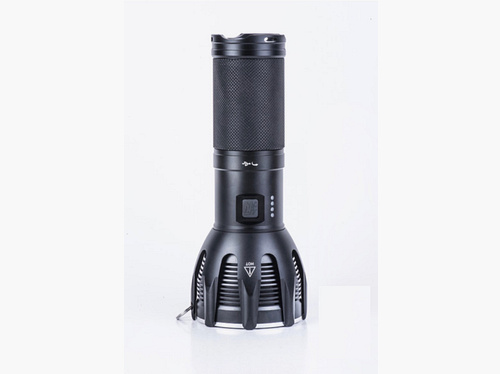 NEXTORCH Saint Torch 30 5600 Lumens Projecteur LED Lampe de Poche