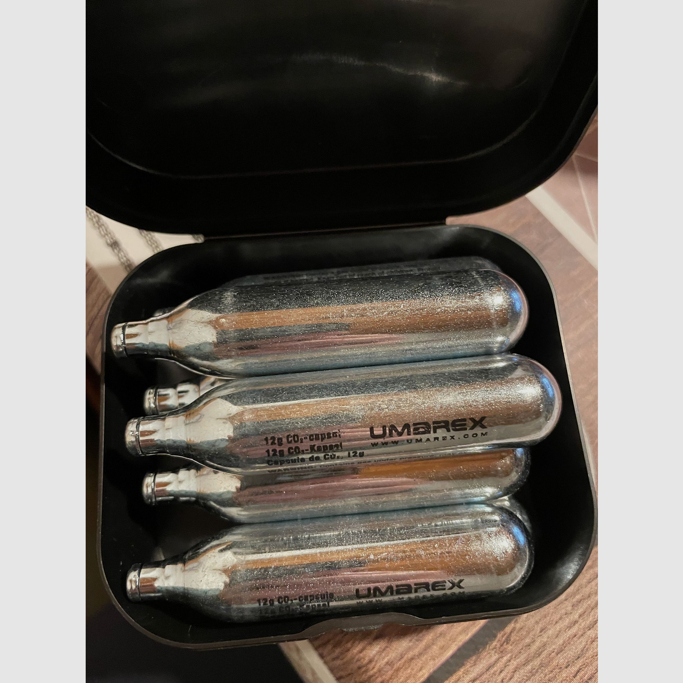 Umarex Glock 17 Gen 5 T4E Cal. .43 con 5 julios y un amplio equipamiento y cargador de repuesto