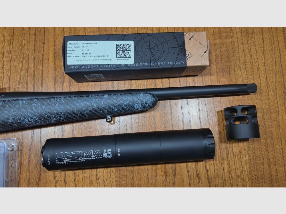 HOWA Repetierbüchse HOWA 1500 Superlite mit Carbonschaft , Schalldämpfer A TEC 45 mit Bremse, Ersatzmagazin