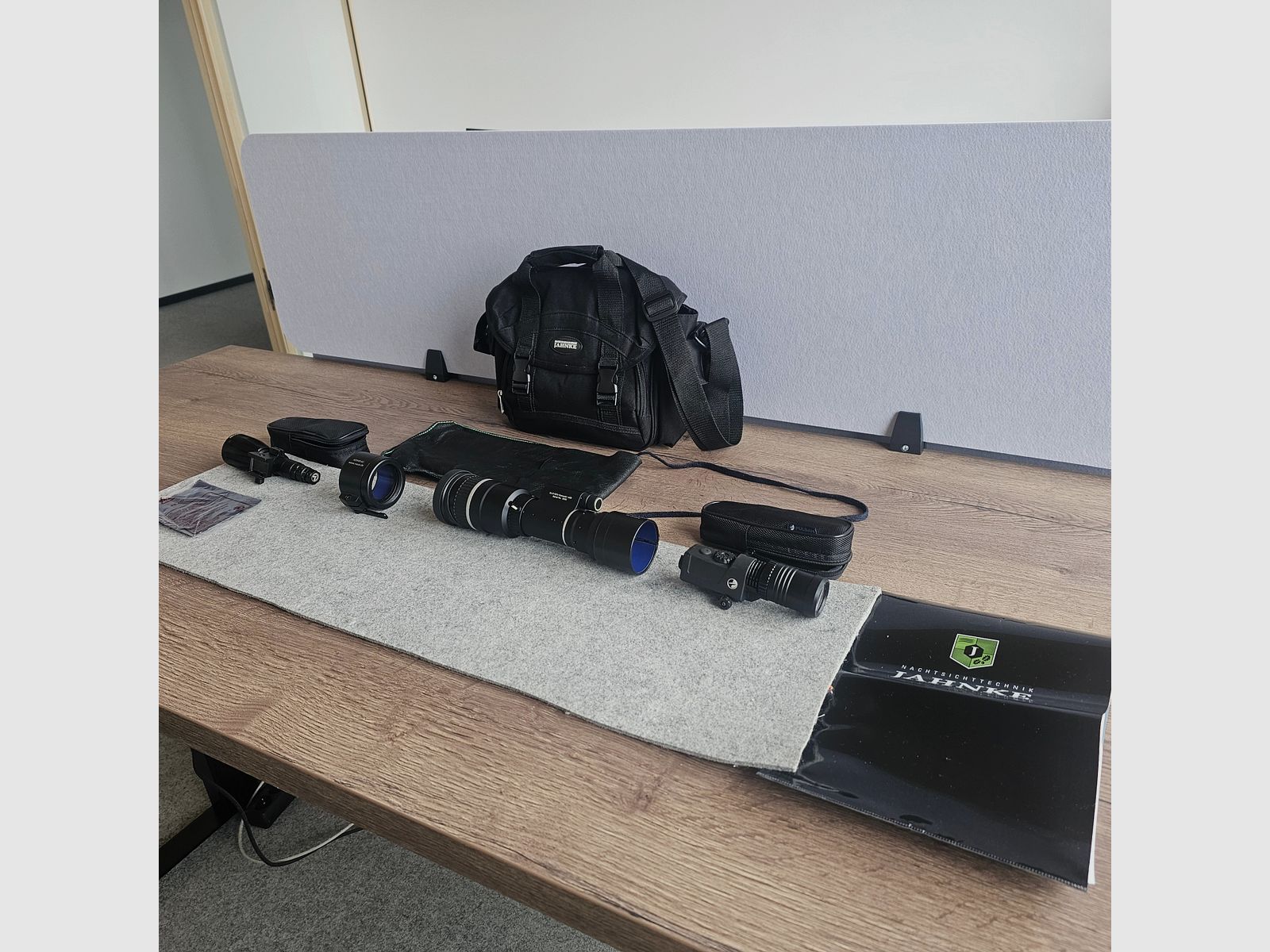 Jahnke DJ-8 NSV Kompakt1x56 mit Premium Photonis Onyx Bildröhre in der höchsten Leistungsklasse III. Weißes Bild der Premiumklasse. Erste Sortierung