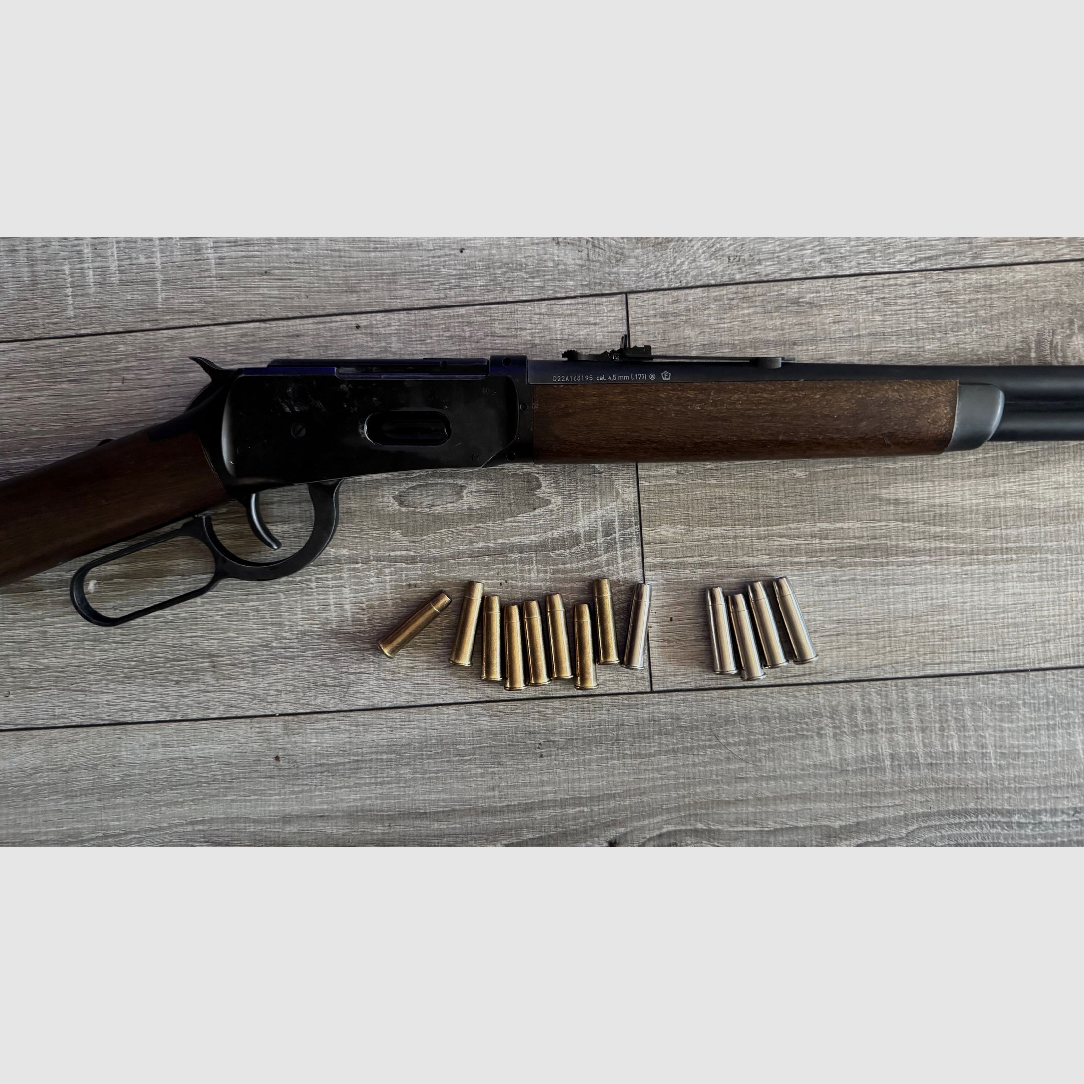 Umarex Legends Cowboy Rifle 4,5 mm bois véritable – État impeccable, fraîchement nettoyé, énorme ensemble incluant des douilles, des Hornets et des fléchettes (VB)