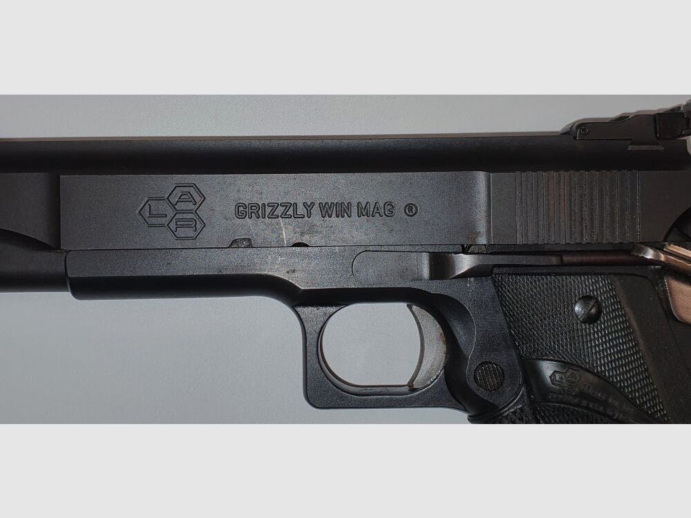 L.A.R. Manufacturing Inc. Pistola semiautomatica LAR GRIZZLY WIN MAG MARK I in calibro .45WinMag.