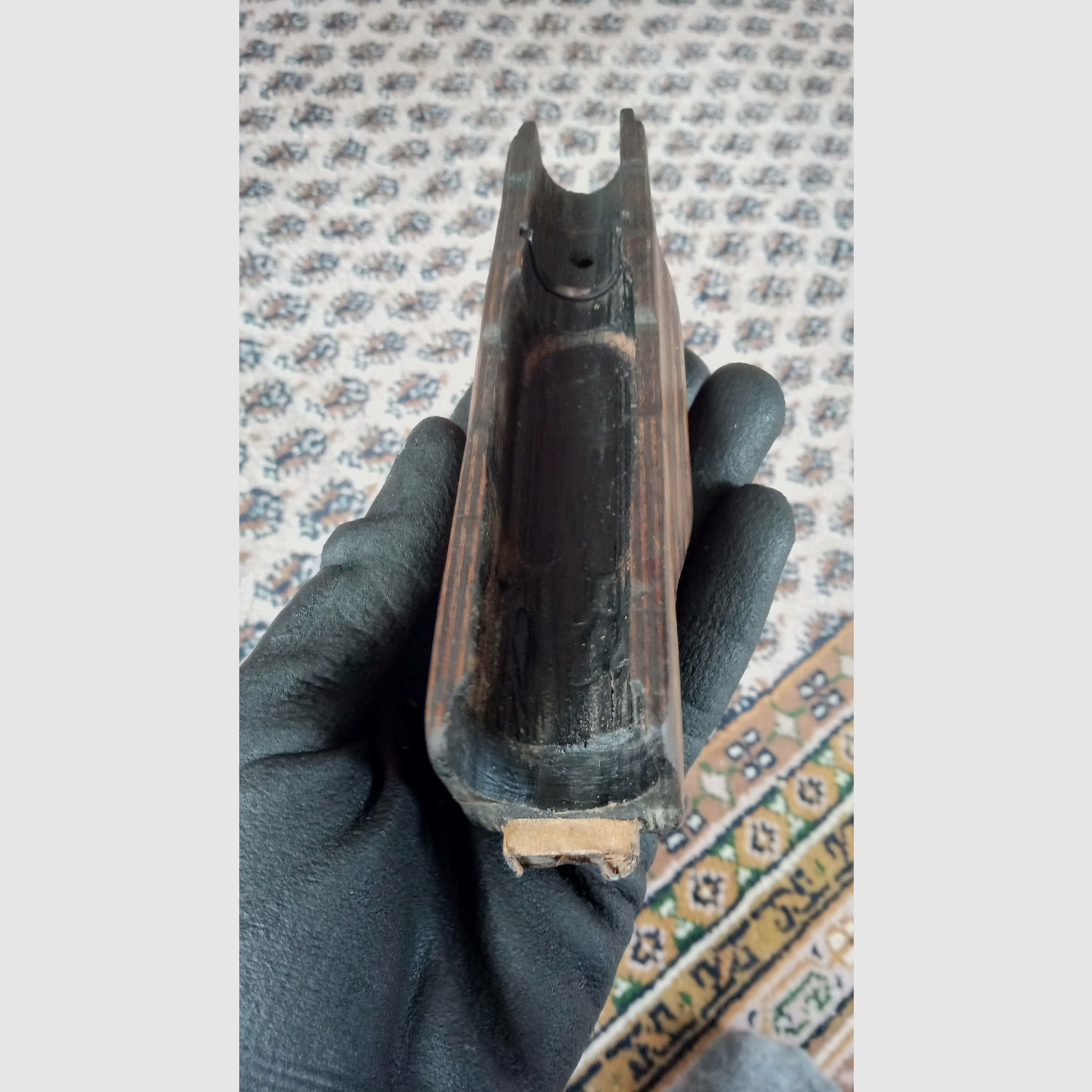 Ancien protège-main AK en contreplaqué ajusté dans un AK fraisée, idéal pour Yunker Co2 ou GSG Cybergun.