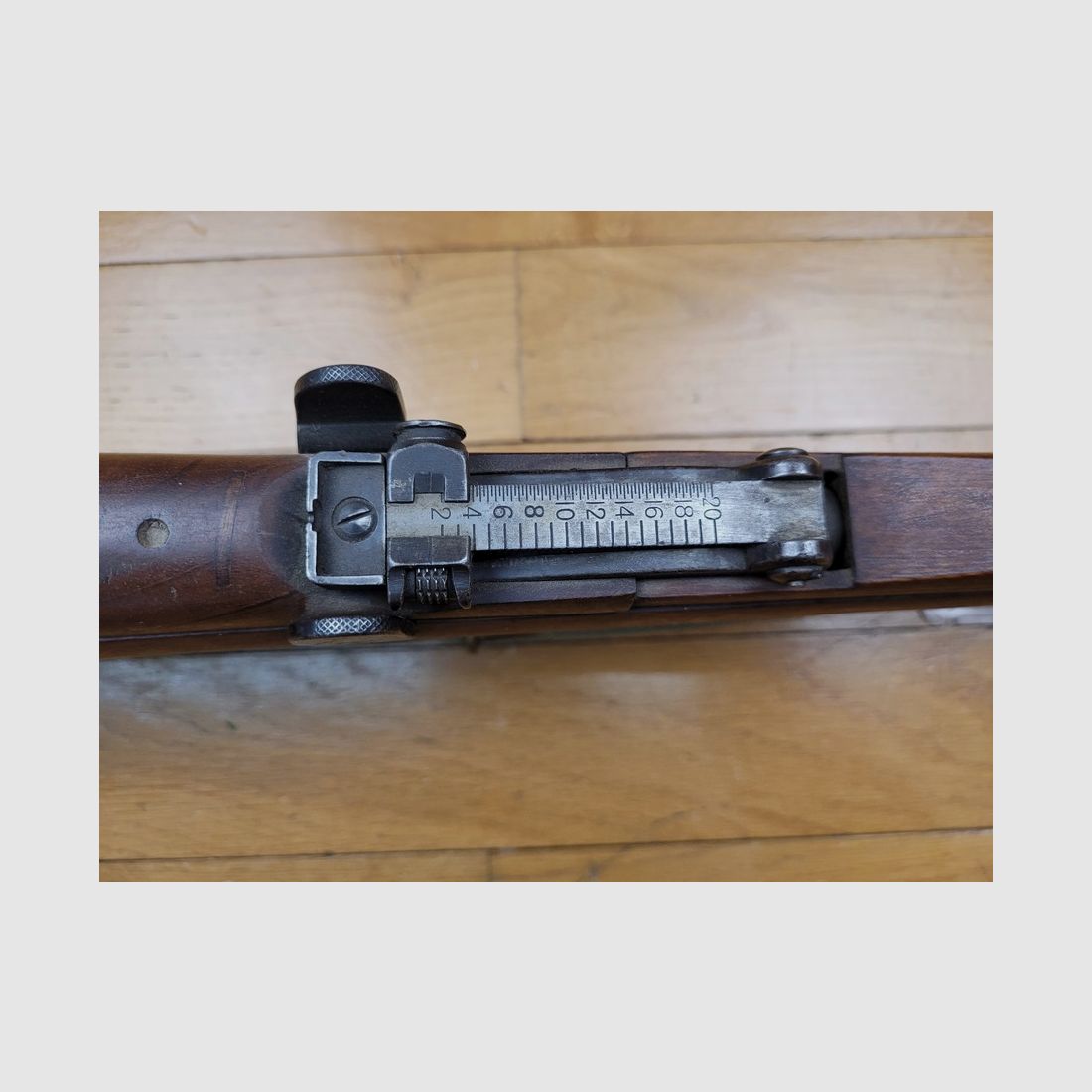 Sehr gutes englisches Gewehr Lee Enfield MKIII (*) – gute Verarbeitung B.S.A von 1916 – Originalkaliber 303 Brit. – Gewehrriemen – Magazin im Modell – sehr guter Zustand, Bild 13 von 30