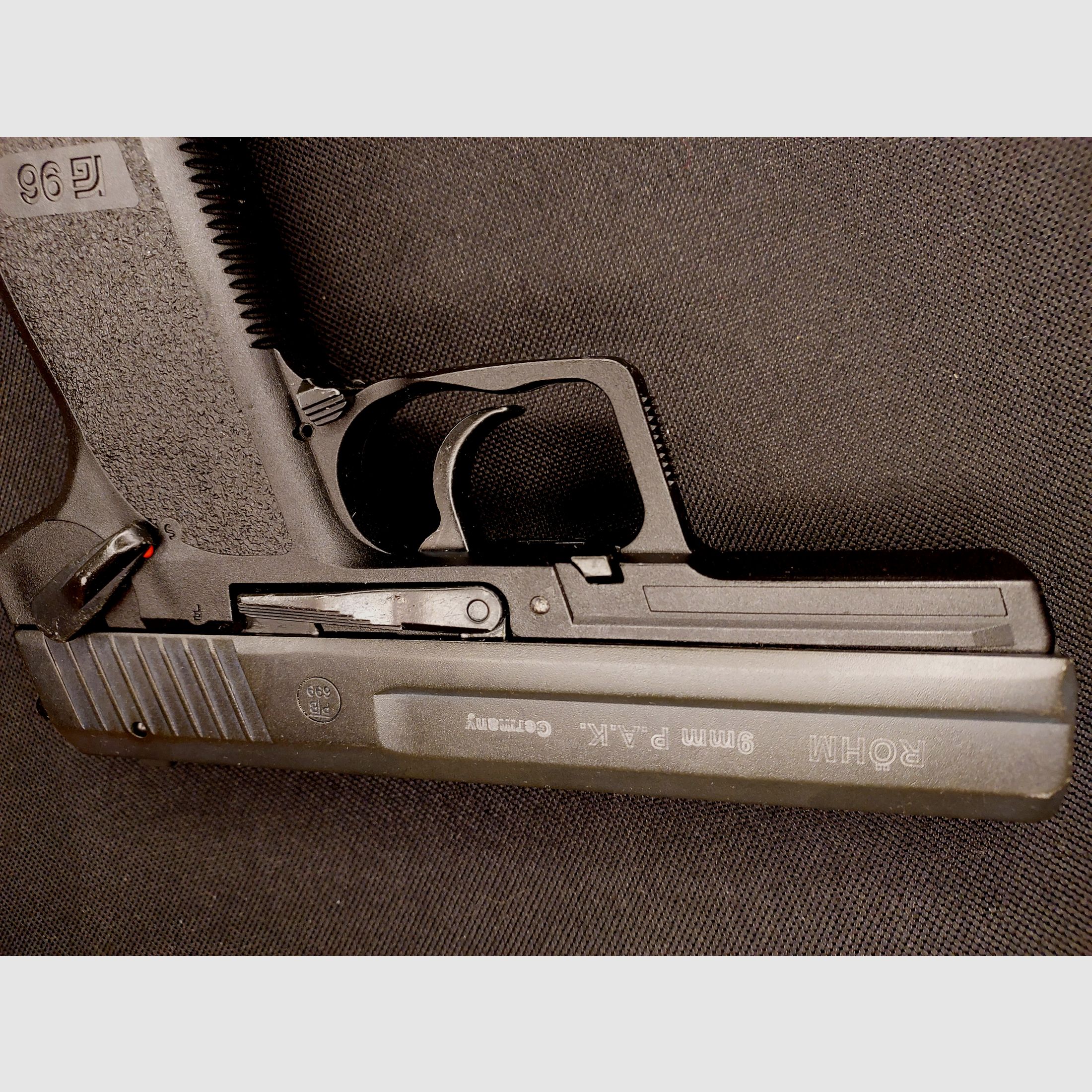 Röhm RG96 Schreckschuss Pistole brüniert (PTB 699) RG 96 mit 3 Magazinen