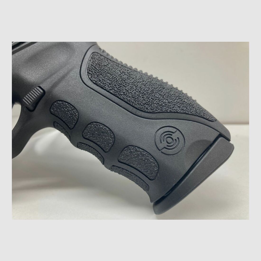 STOEGER STR-9 Pronto per ottiche - Waffen Friedrichs