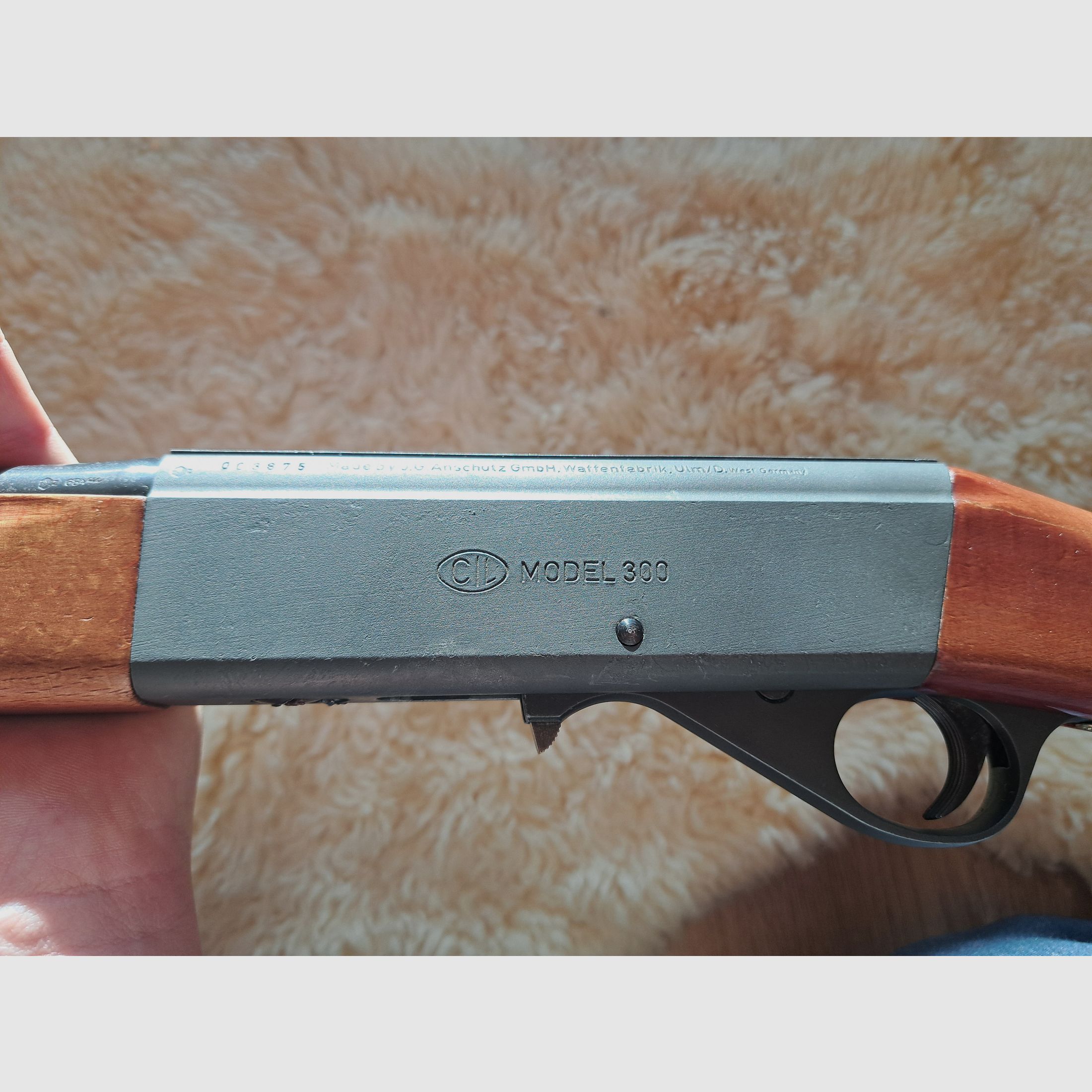 Halbautomatische Kleinkaliber Büchse Anschütz Modell 300 in .22lr 22lfB ohne Magazin (separate Anzeige)