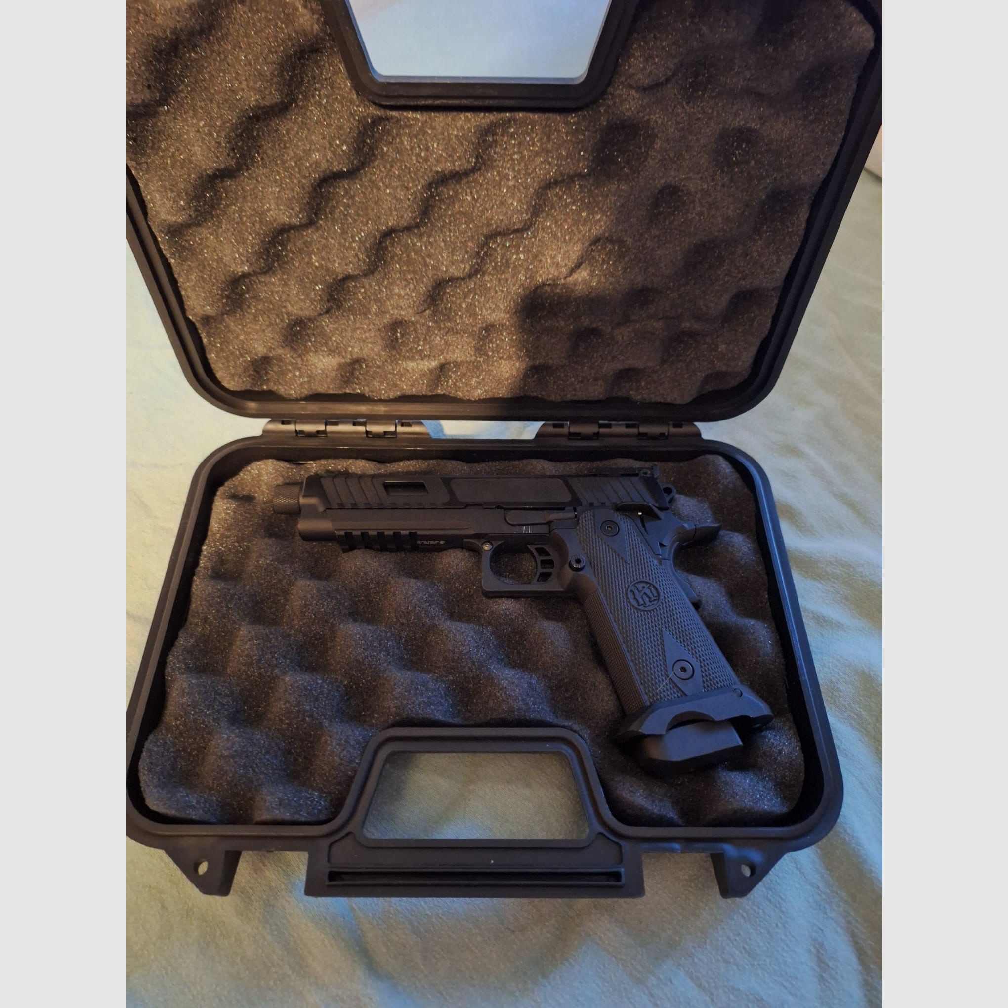 KLI Hi-Capa 5.1 Kiki Mora GBB GBB 6mm BB Blackout m. Koffer Airsoftpistole