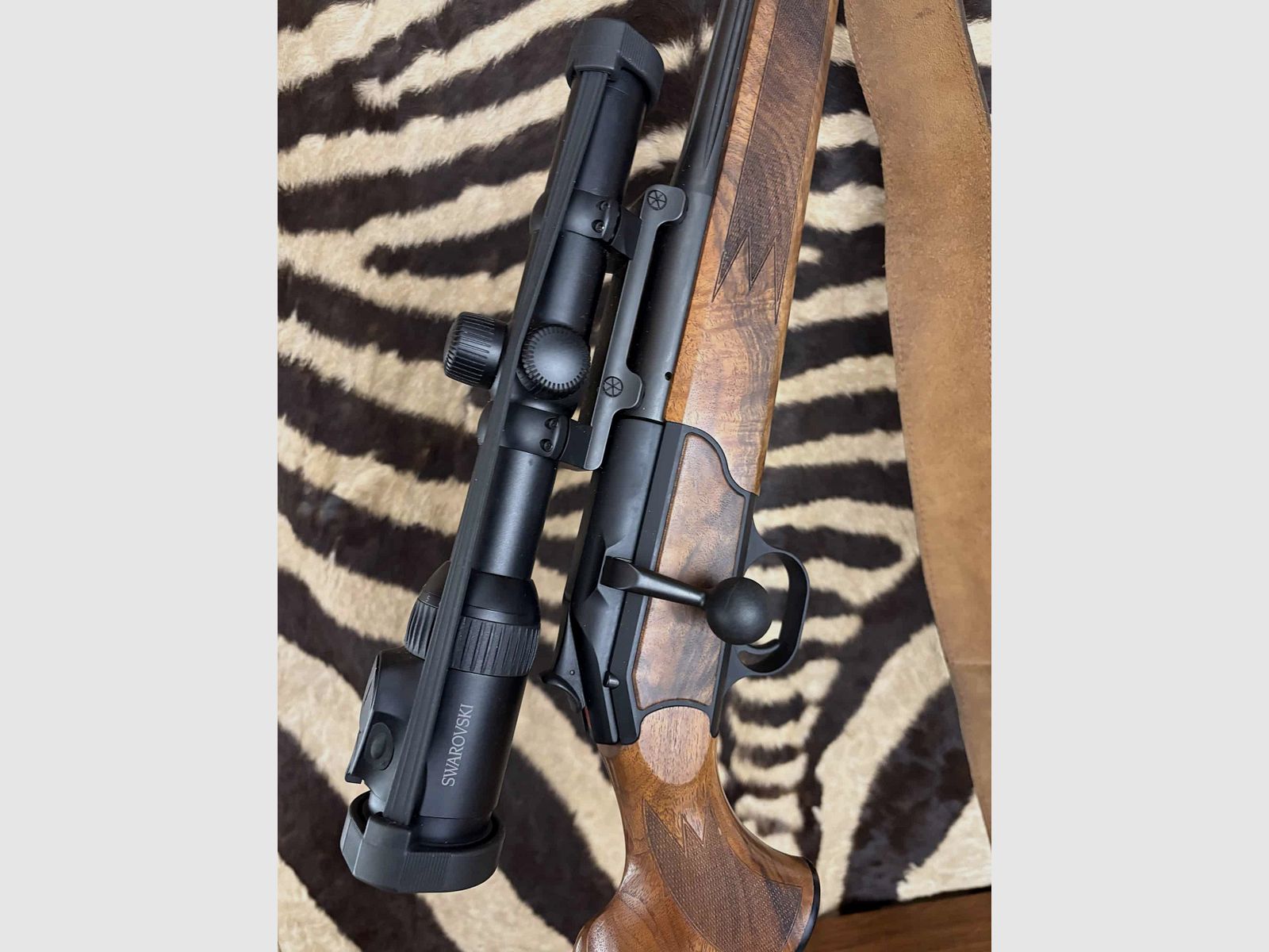 Repetierbüchse Blaser R93 Luxe Kal.300wm – ca.65cm geflutet – Z6i 1-6×24, Bild 8 von 11