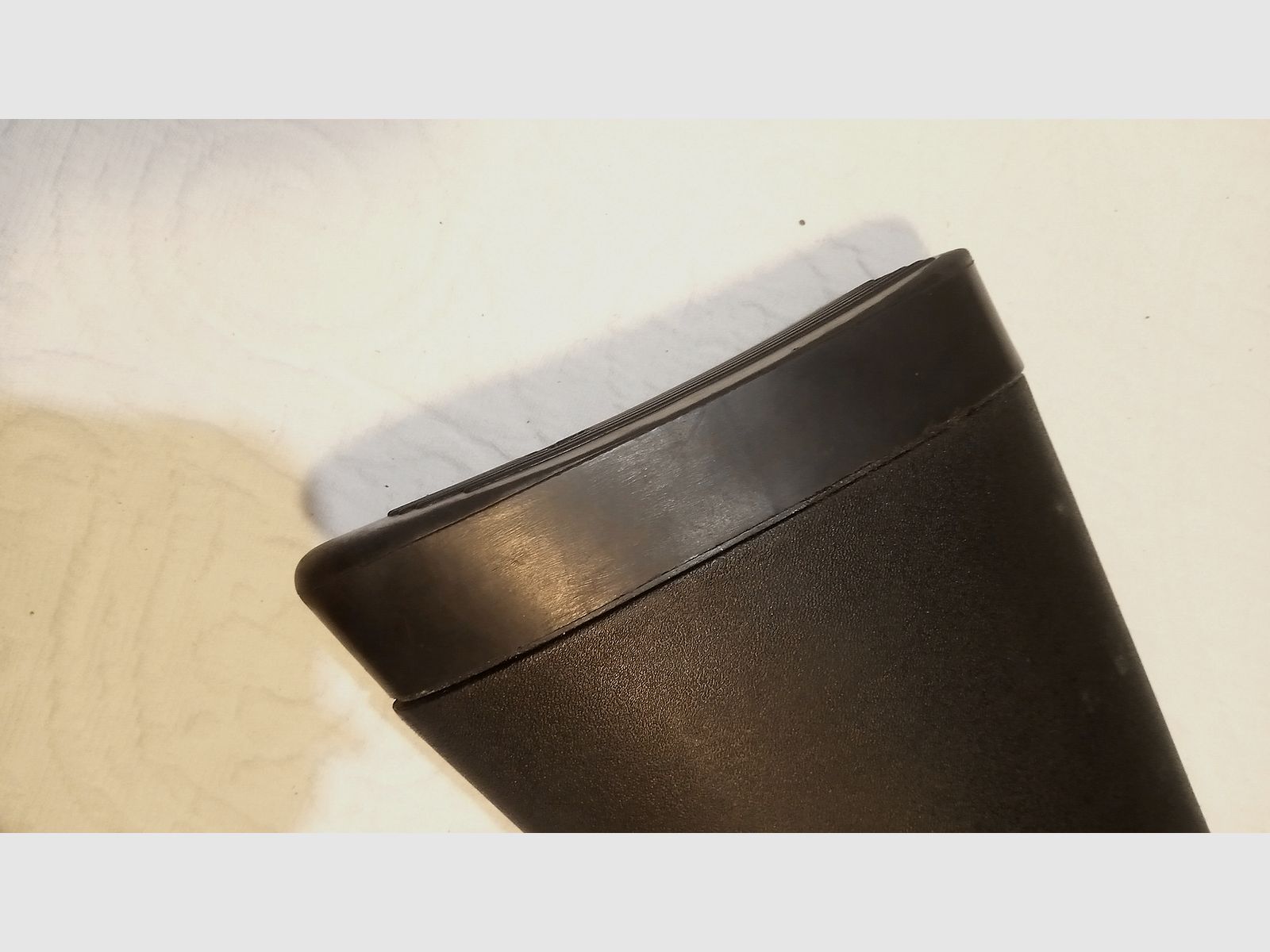 Fucile a ripetizione con calcio anteriore Mossberg Maverick 88 con mirino regolabile nero e portazione della canna usato LL 60cm nel calibro 12/76 Cat. B