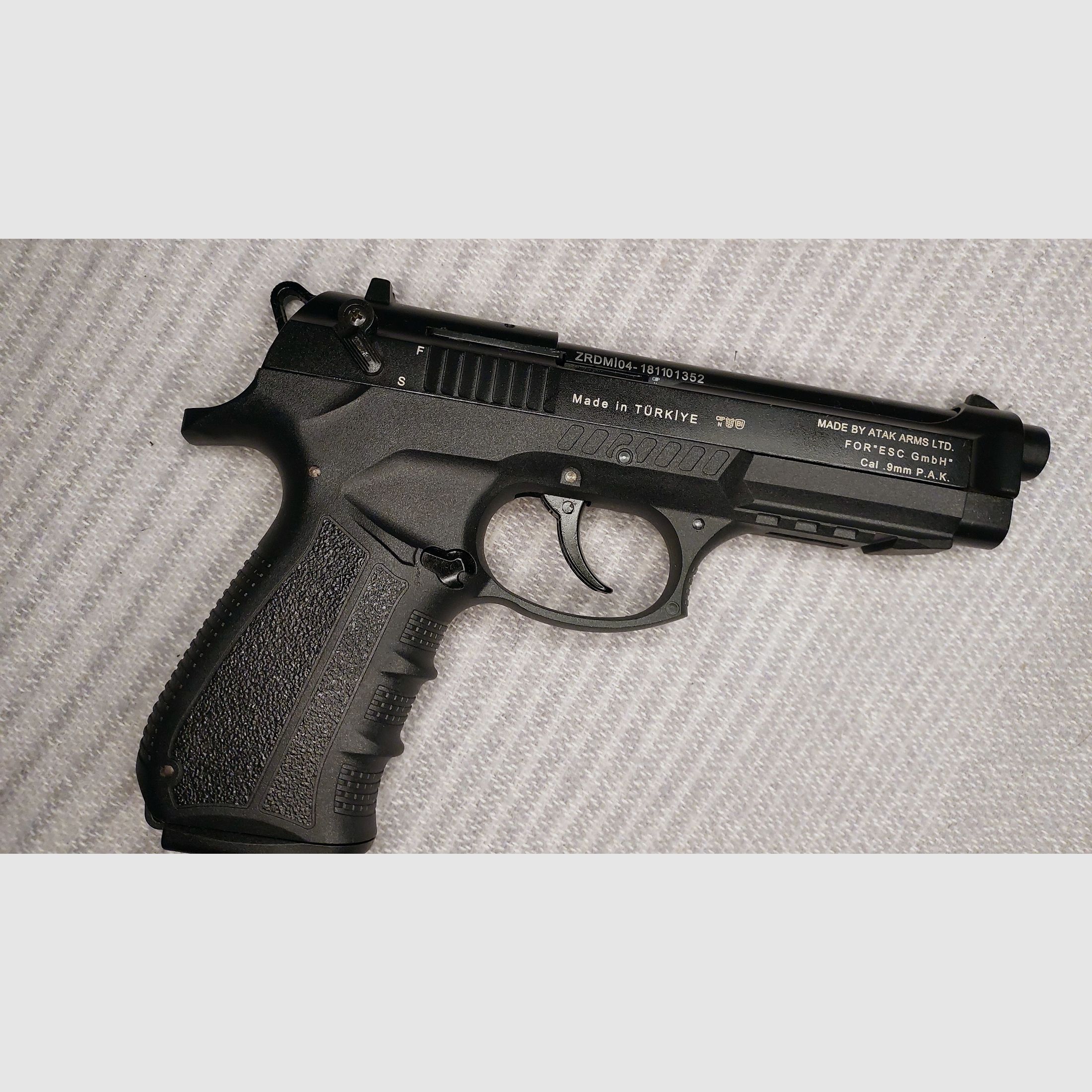 Zoraki 918 9mm P.A.K. schwarz (PTB 1024) mit zwei Magazinen