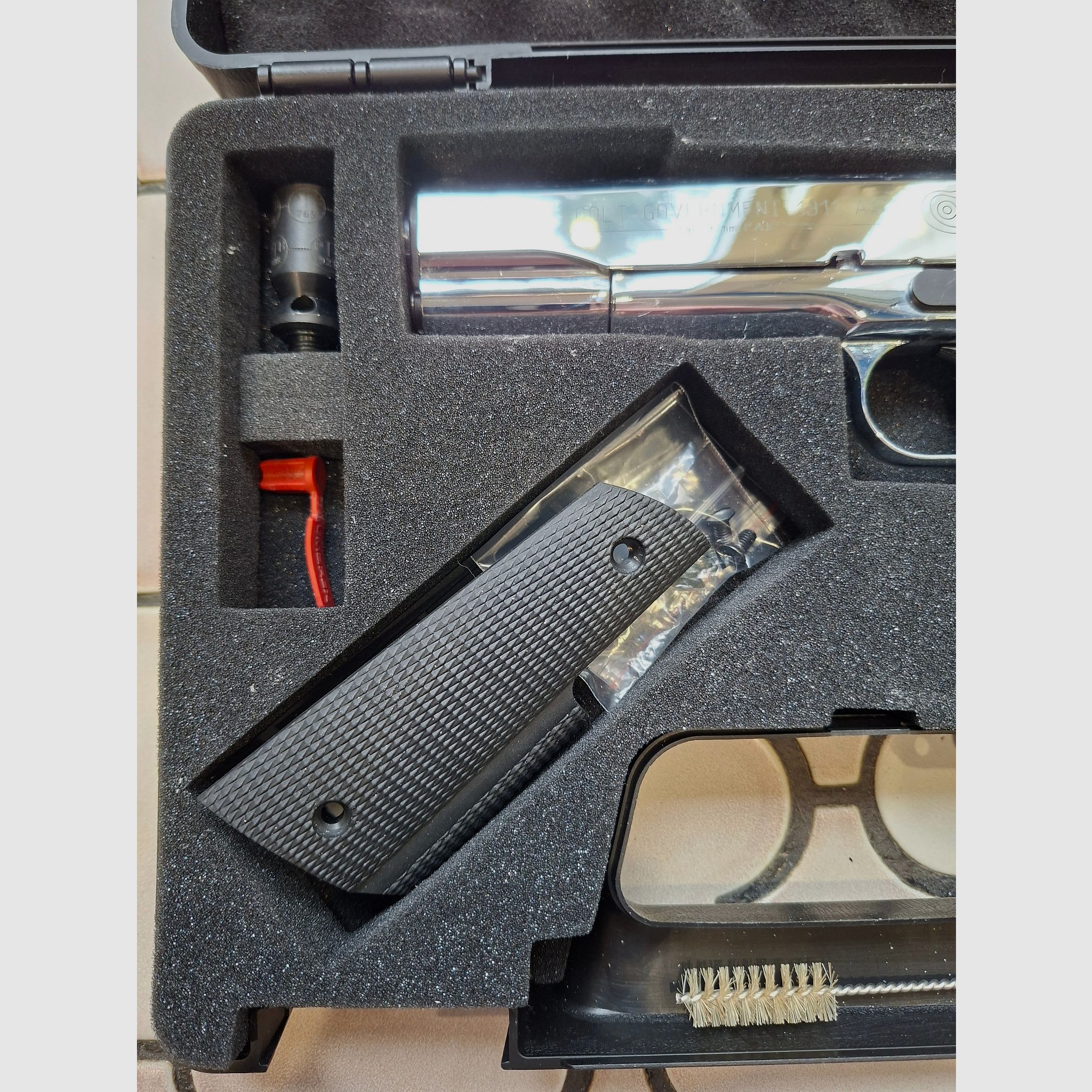 Colt 1911 Chrom, nuevo, sin disparar, guía de resorte larga, pieza de colección.