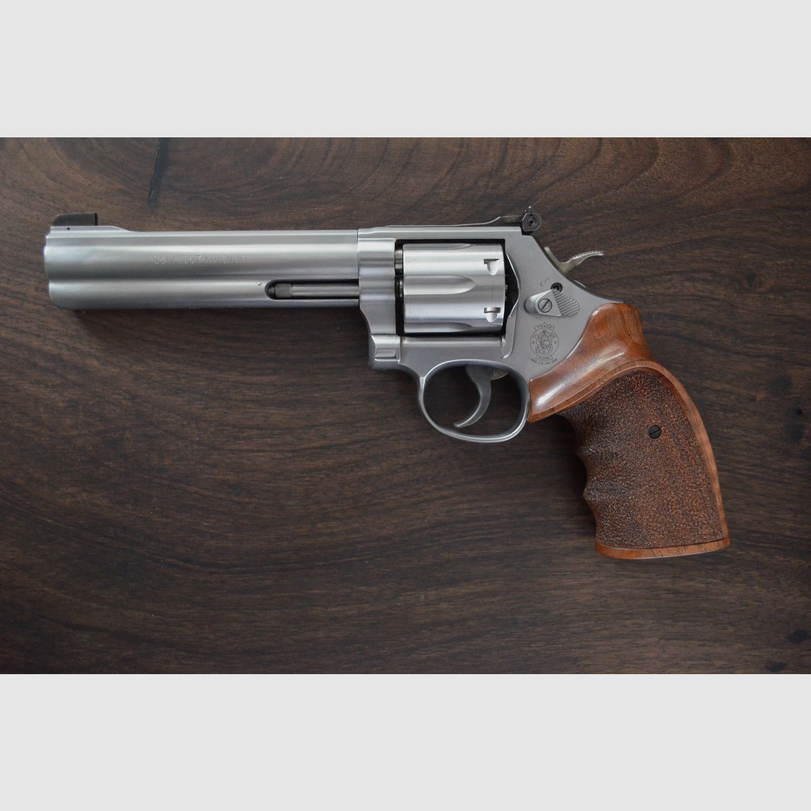 Smith & Wesson 686-6 Target Champion Kal.357 Mag. 6 Zoll Lauf im S&W Koffer mit Zubehör