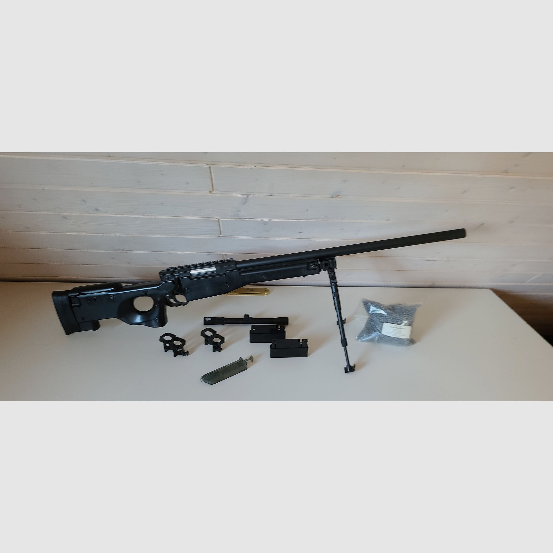 L96 Bolt Action mit 2 Magazinen