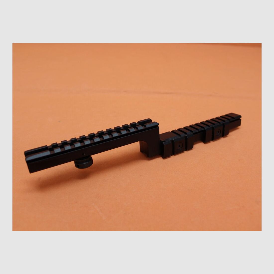 JFY. AR-15: Carry Handle Mount Swan Sleeve Alu schwarz mit Picatinnyprofil, gekröpft. Montageschiene geeignet für A1/ A2/ A3 Tragegriff