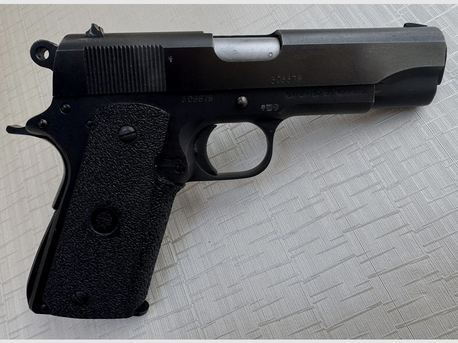 Pistole Norinco Modell 1911 A1 Nachbau der Colt Combat Commander – Kaliber .45 ACP