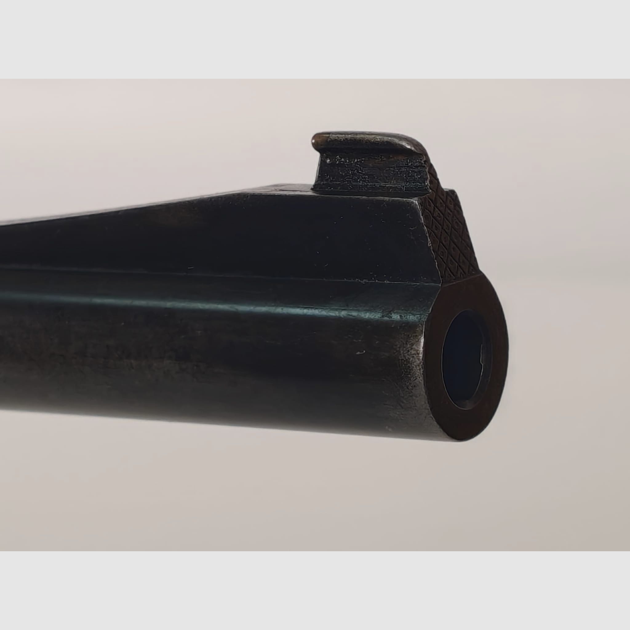 Repetierer Einzelstück 7x64 inkl. ZF 2,5-10x42 mit Handgravuren und Schaftholzverschneidungen