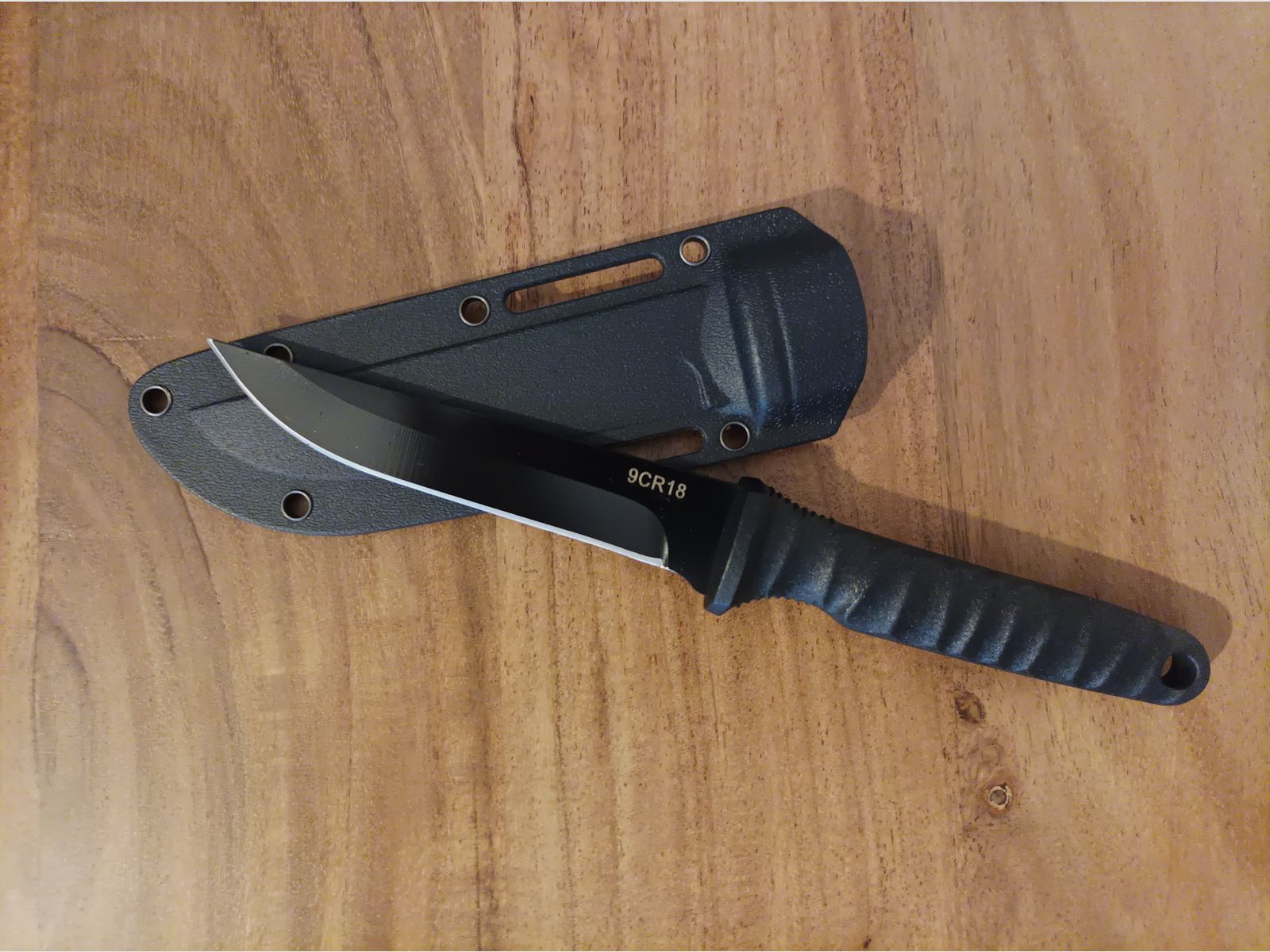Schönes Taschenmesser Edelstahl mit Scheide zum einrasten.