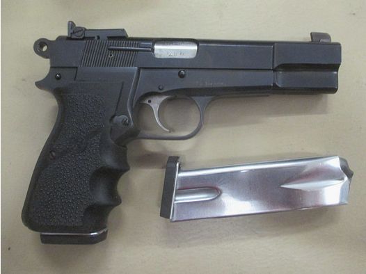 Pistolet 9 mm Luger, FEG Mod. Highpower z uchwytem Hogue i celownikiem LPA HP