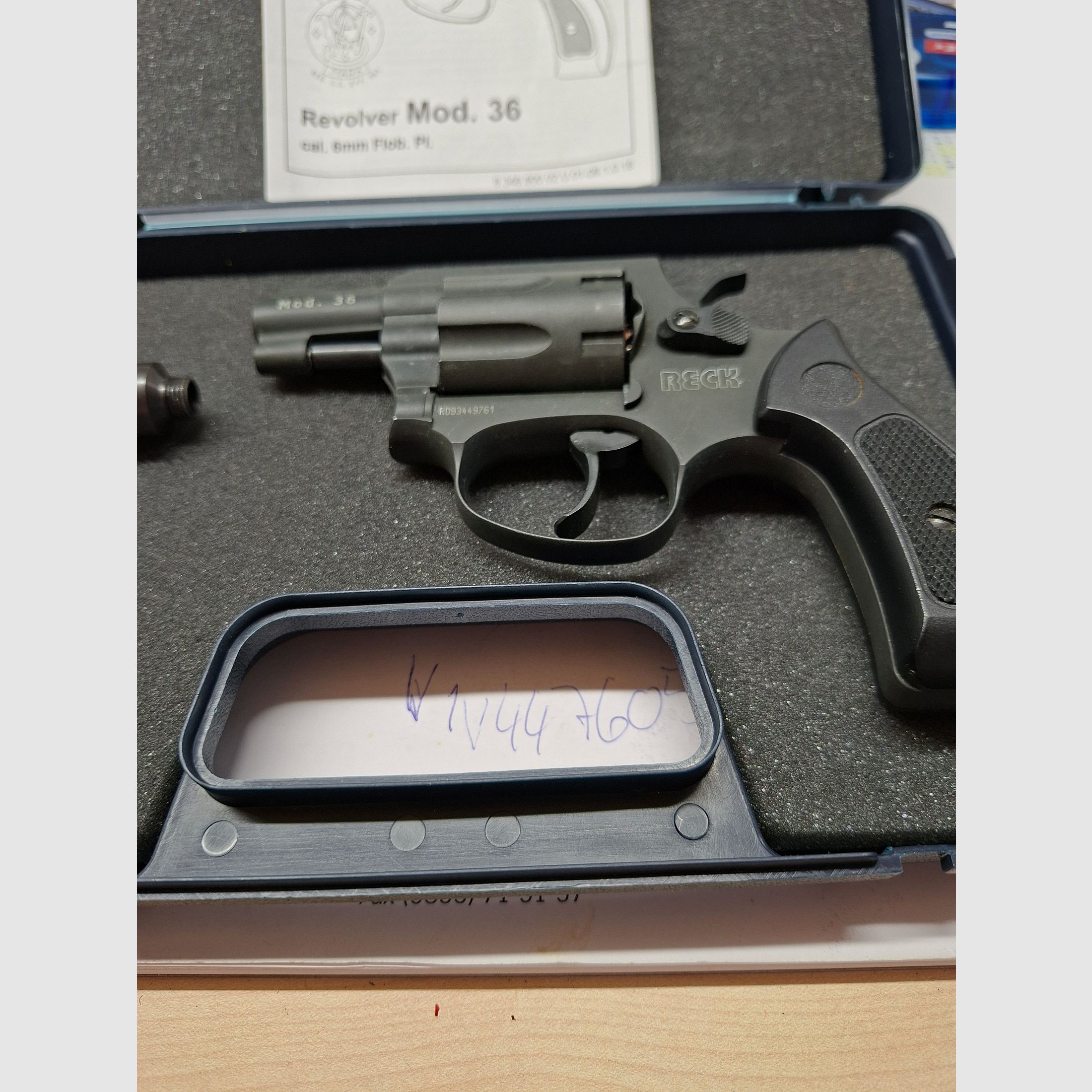 Konvolut P 08, Makarov, Colt Detective und Colt 36