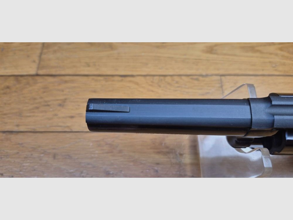 Sehr schöner Revolver Smith&Wesson Modell 10-6 – Direkter Nachfolger des Hand Ejector Military & Police von 1899 – Variante mit schwerem Lauf des Modells 10-5 – Waffe von 1978 – Legendäre Polizei- und Sportwaffe, einer der Stars des Hauses Springfield – Sehr schöne Brünierung bei 97% – Mechanik top – Neuer Lauf – Exzellente Standwaffe mit glorreicher Vergangenheit – TBE+/TBE++, Bild 19 von 26