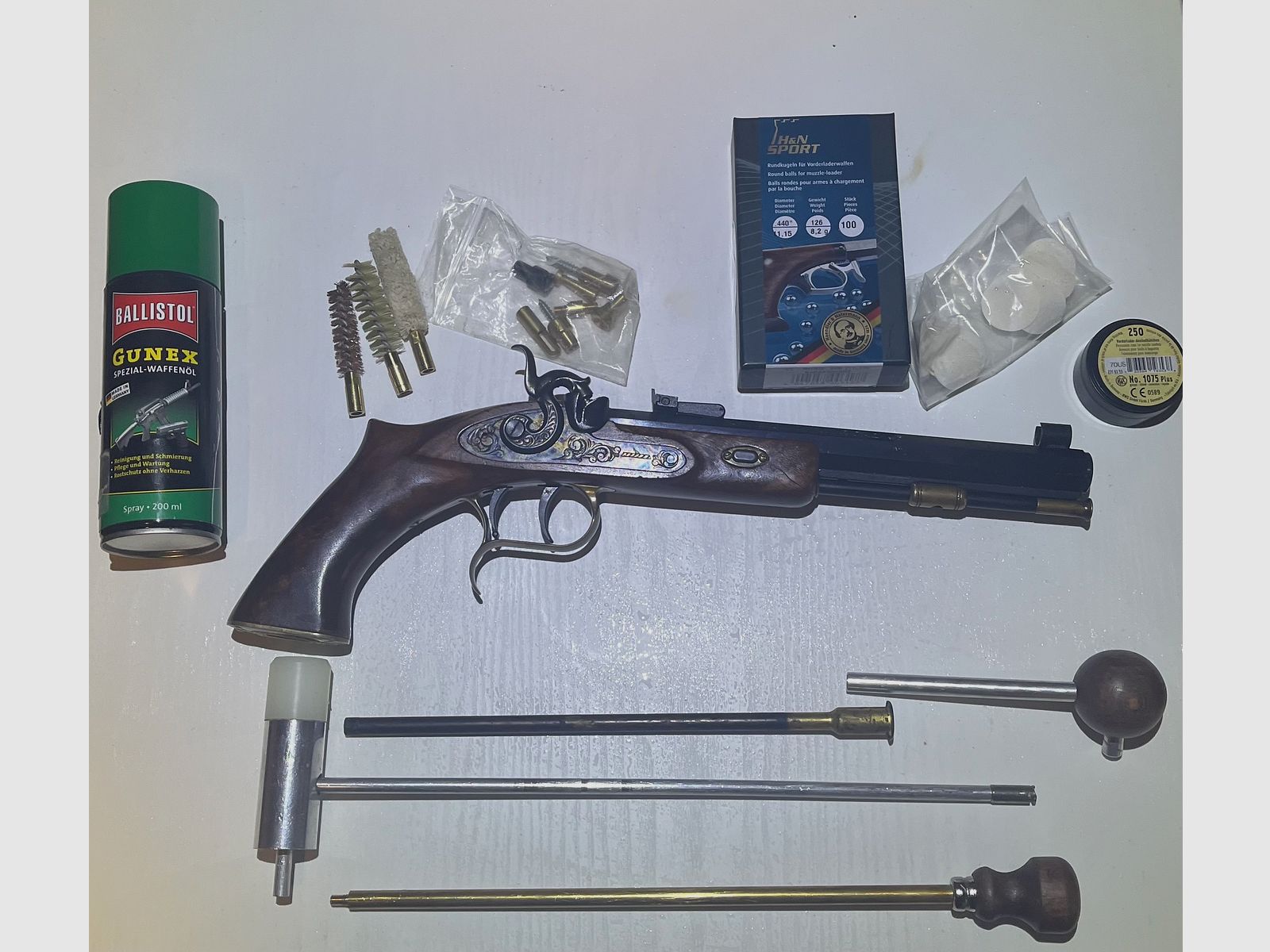 Pistolet à percussion Thompson Center Arms Patriot .45 avec accessoires