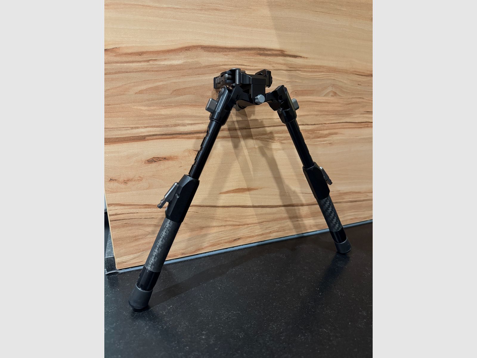 Tier One Tactical Bipod 180mm Carbon Taktisches Picatinny Zweibein Pan/ Tilt