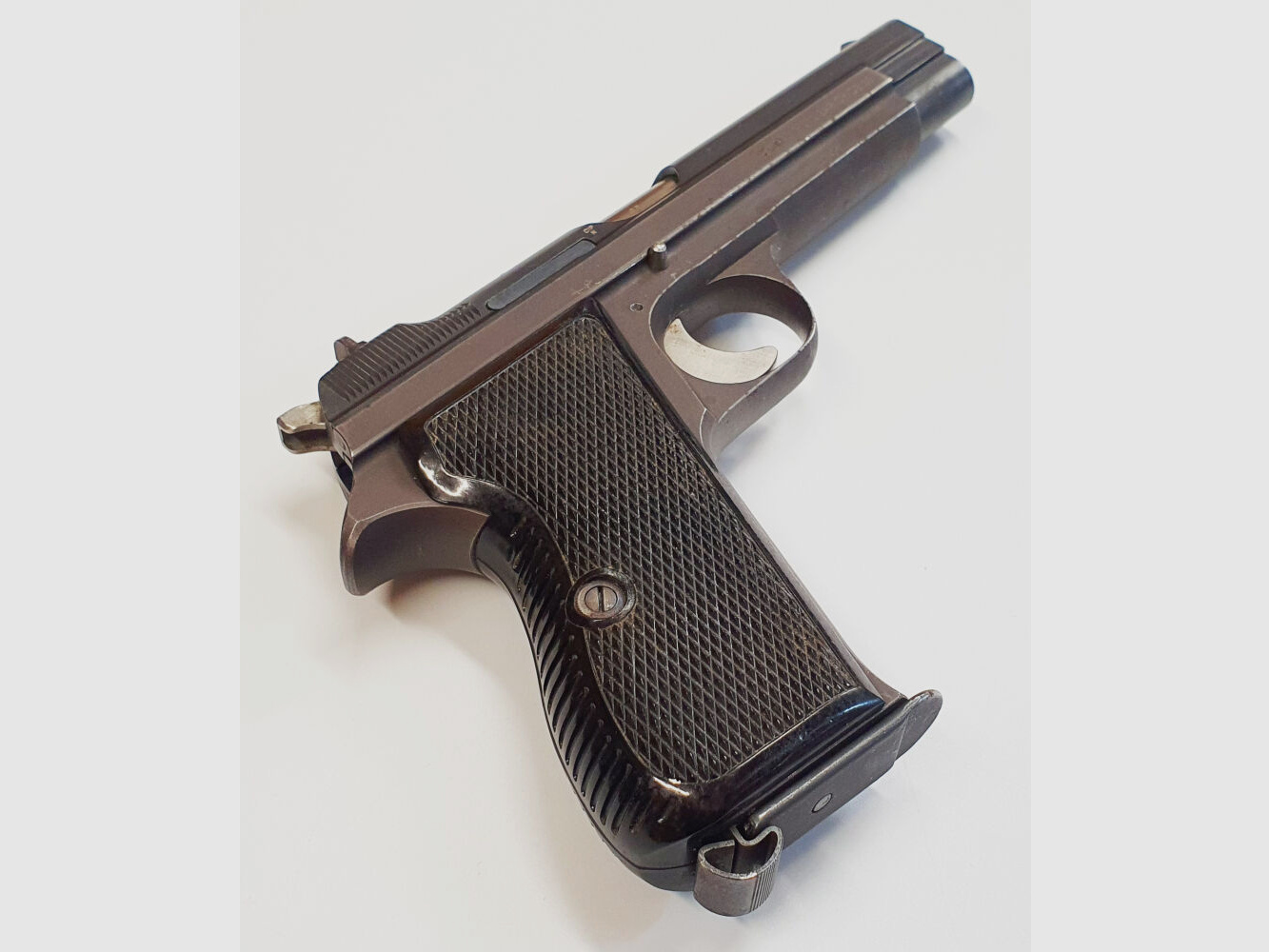 SIG Pistool SIG P210-2 in kaliber 9mm Luger (9x19) inclusief holster en reservemagazijn, GEMAAKT IN ZWITSERLAND
