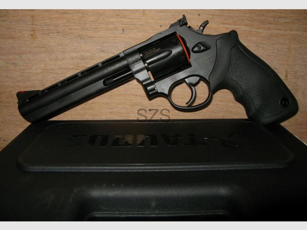 Taurus 689