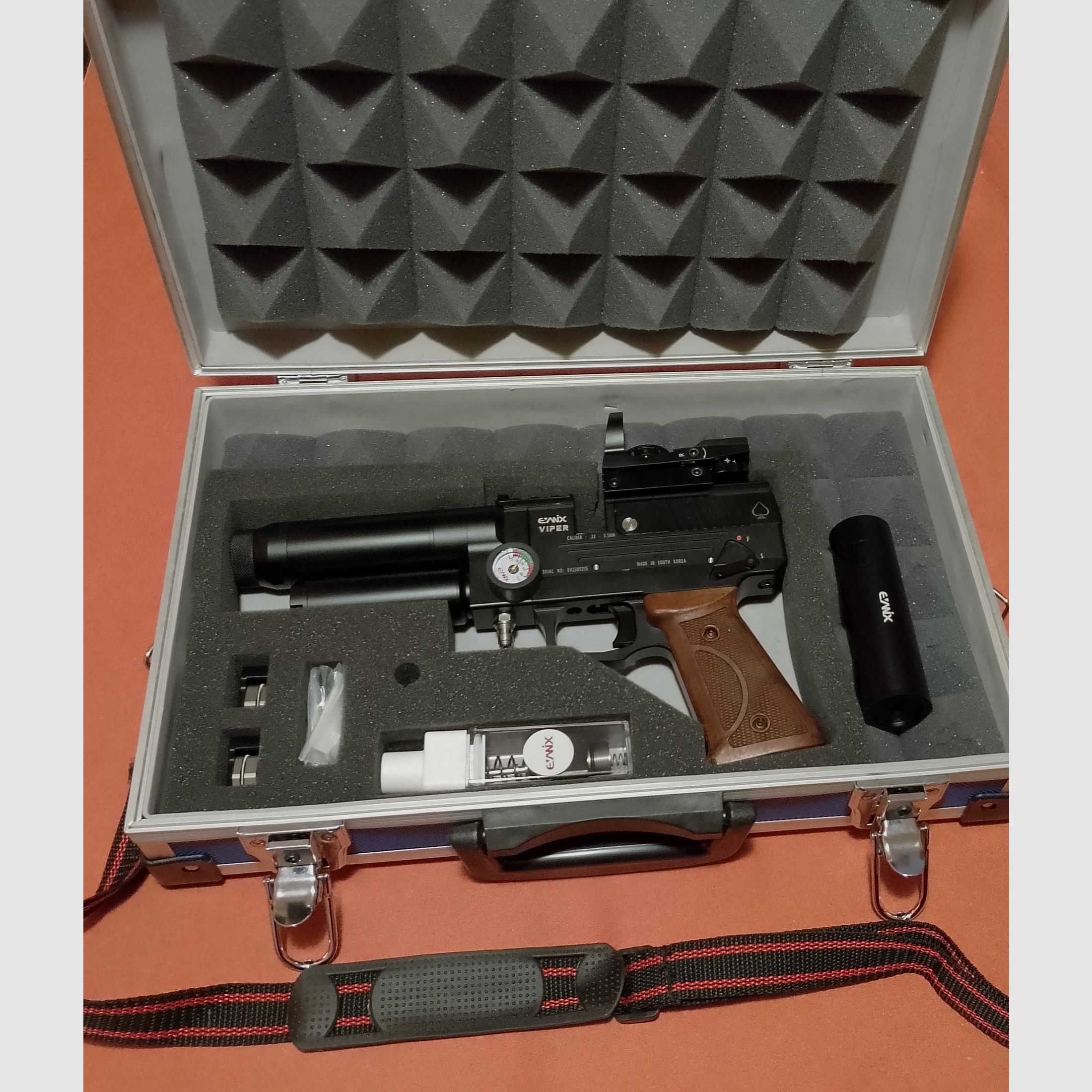 Evanix Viper F-Serie Cal .22 Muy buen estado Set completo con silenciador y maletín