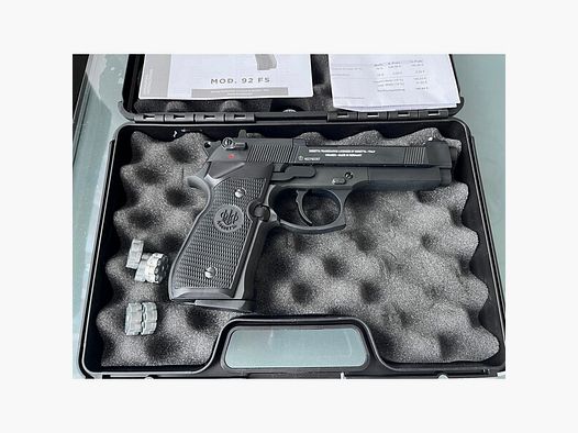 Beretta 92 FS neuwertig + extra Magazine