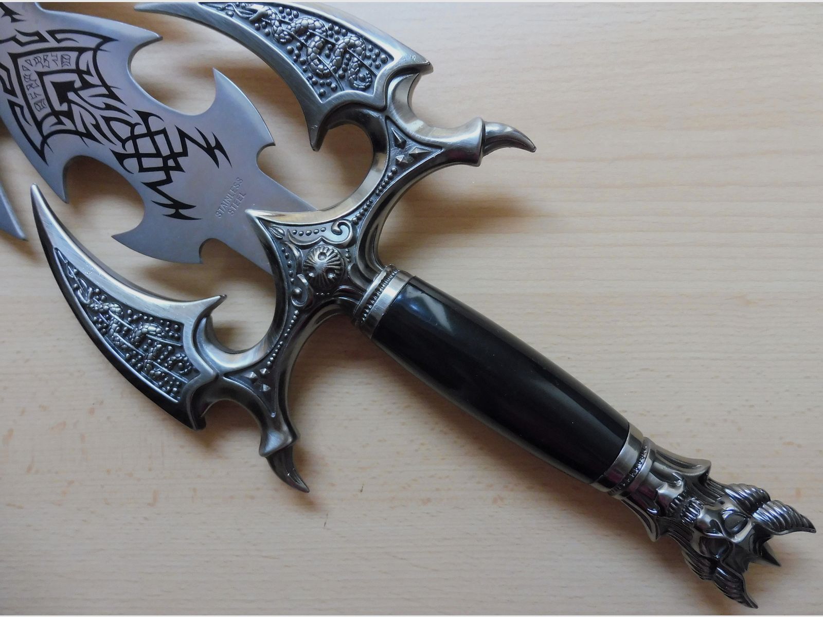 Spada dell'Oscurità" / "Sword of Darkness" replica? Artista fantasy Kit Rae Kilgorin / "La storia delle spade degli Antichi"?