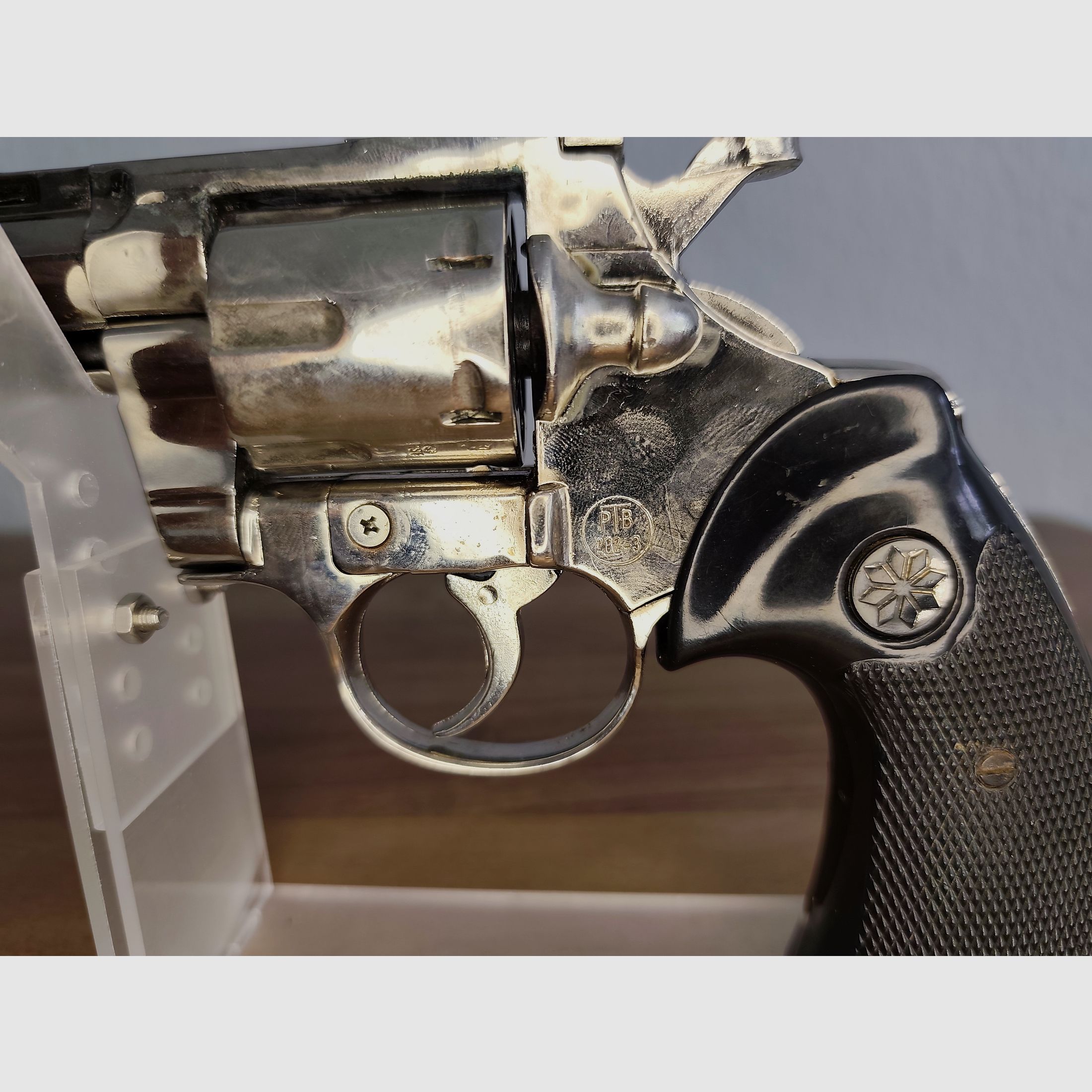 UMAREX Python 9mm R    !!!Defekt an Bastler kleine Feder gebrochen!!!