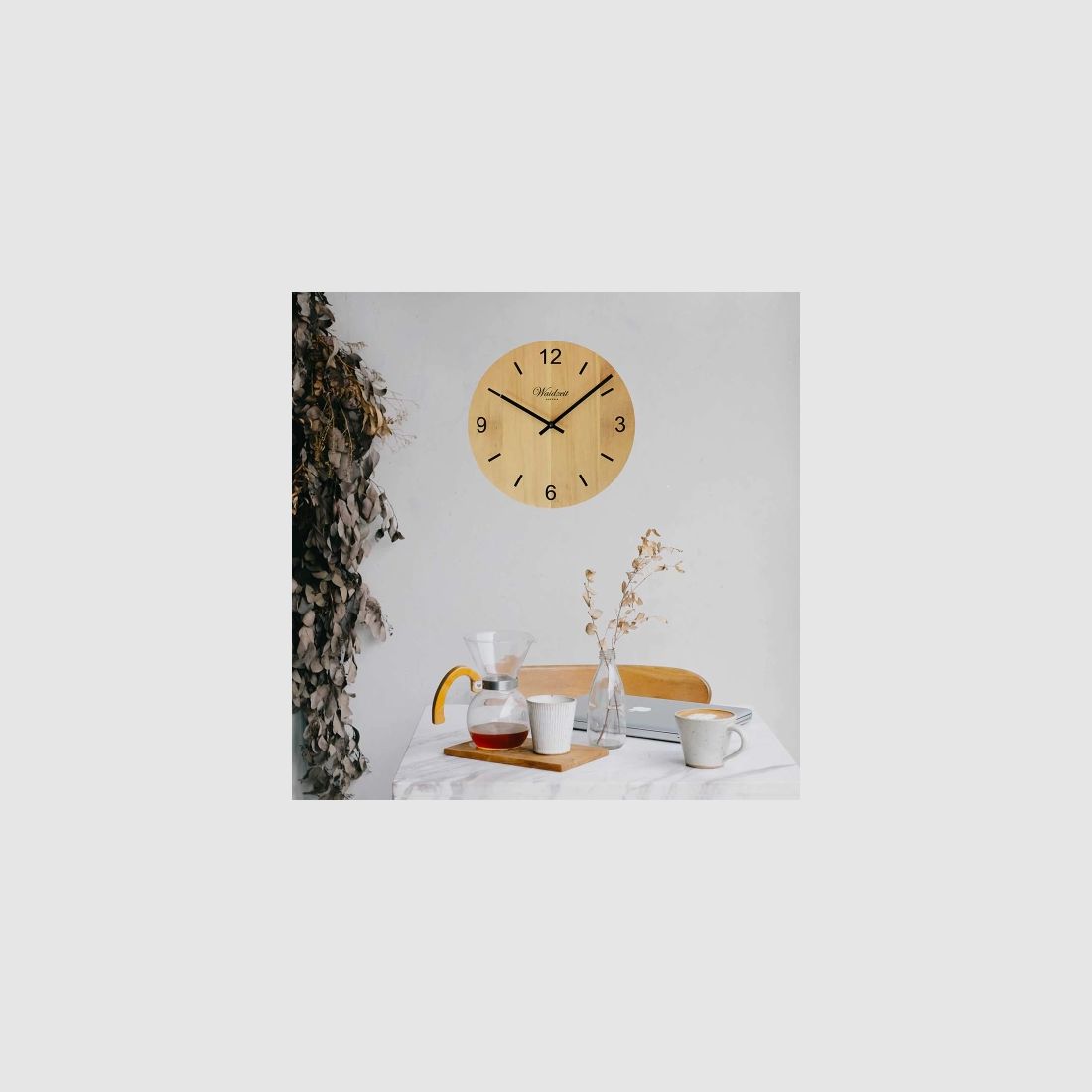 Wall clock Tempus made of Swiss pine