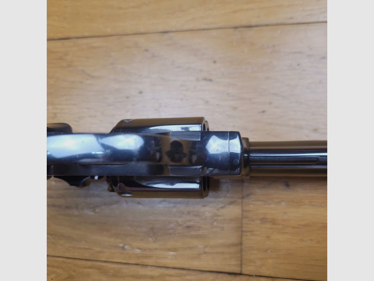 Wunderschöner Revolver MR 73 Sport – .357 Mag – einer der ersten – Manurhin-Fertigung vor 1980 – 6 Zoll – Trausch-Griff – Partridge-Korn und überdimensionierte Visierung – Mechanischer und ästhetischer Zustand top – TBE+, Bild 10 von 22
