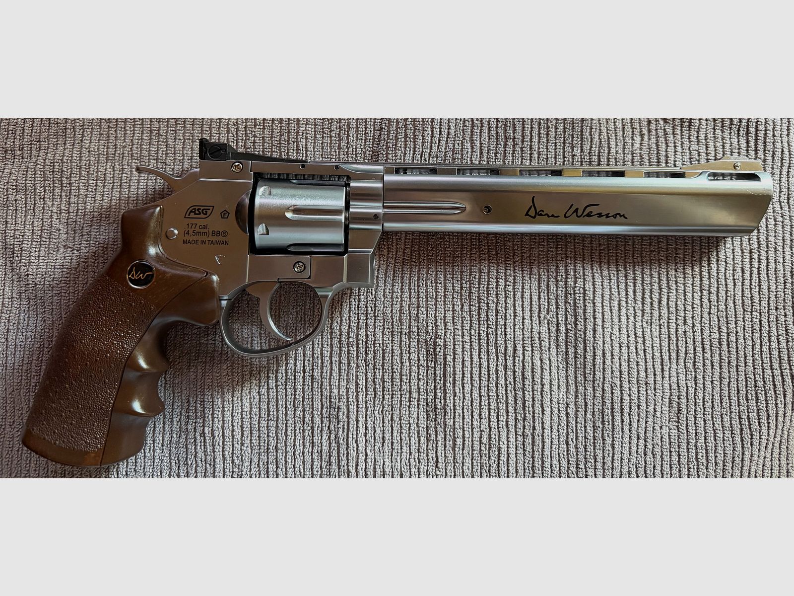 Dan Wesson 8 inch 4.5mm BB Silver Co2